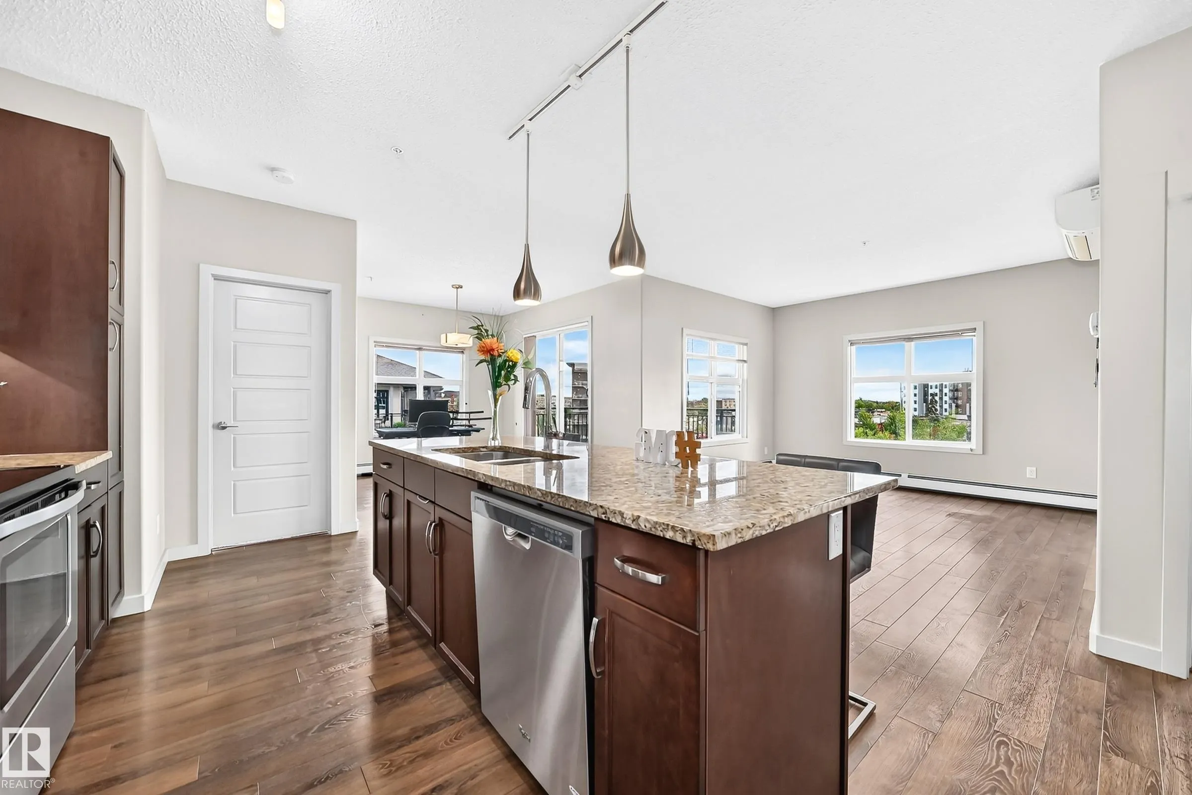 504 Griesbach Parade