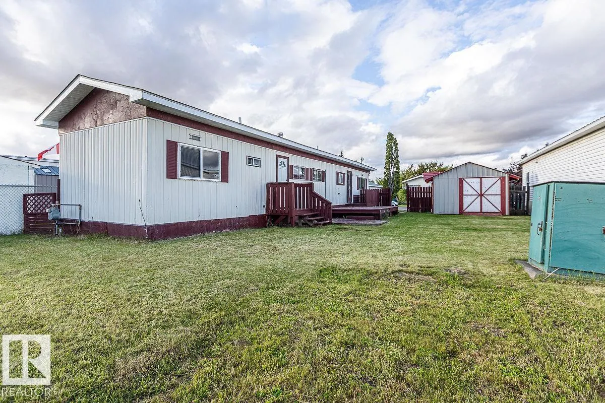 3 Calmar Mobile Home Park