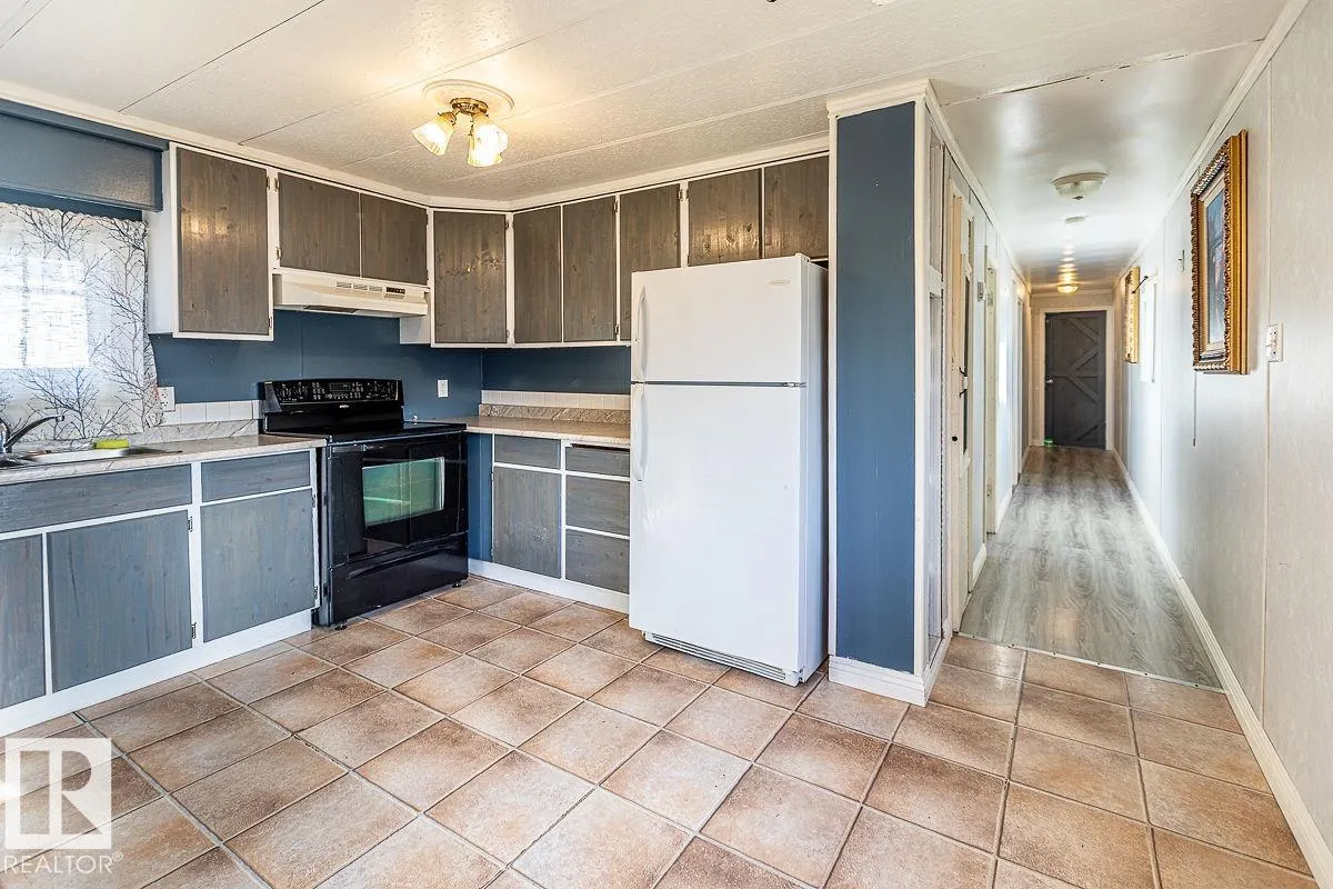 3 Calmar Mobile Home Park