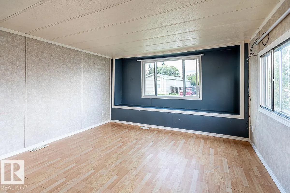 3 Calmar Mobile Home Park