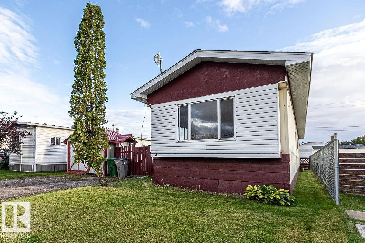 3 Calmar Mobile Home Park