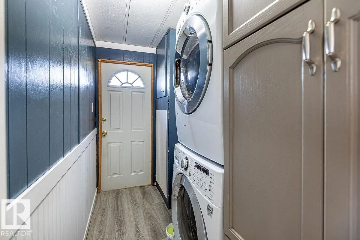 3 Calmar Mobile Home Park