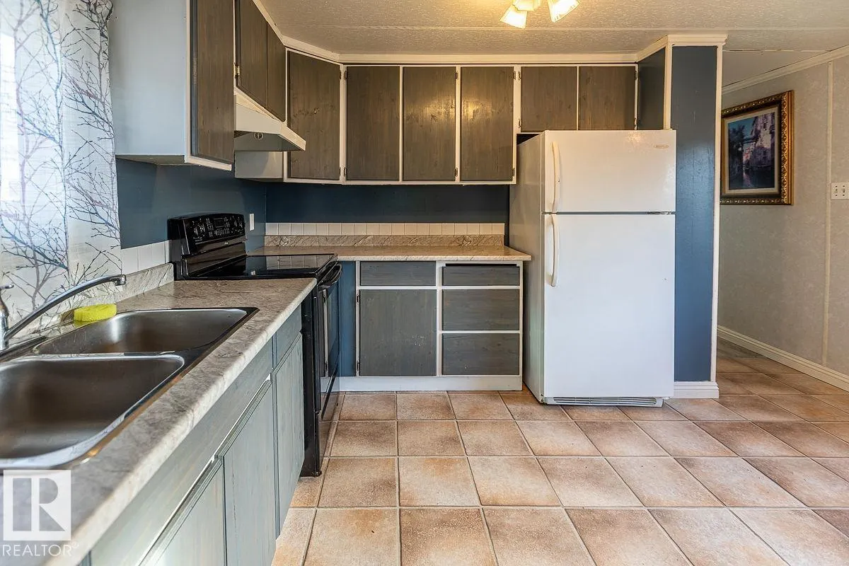 3 Calmar Mobile Home Park