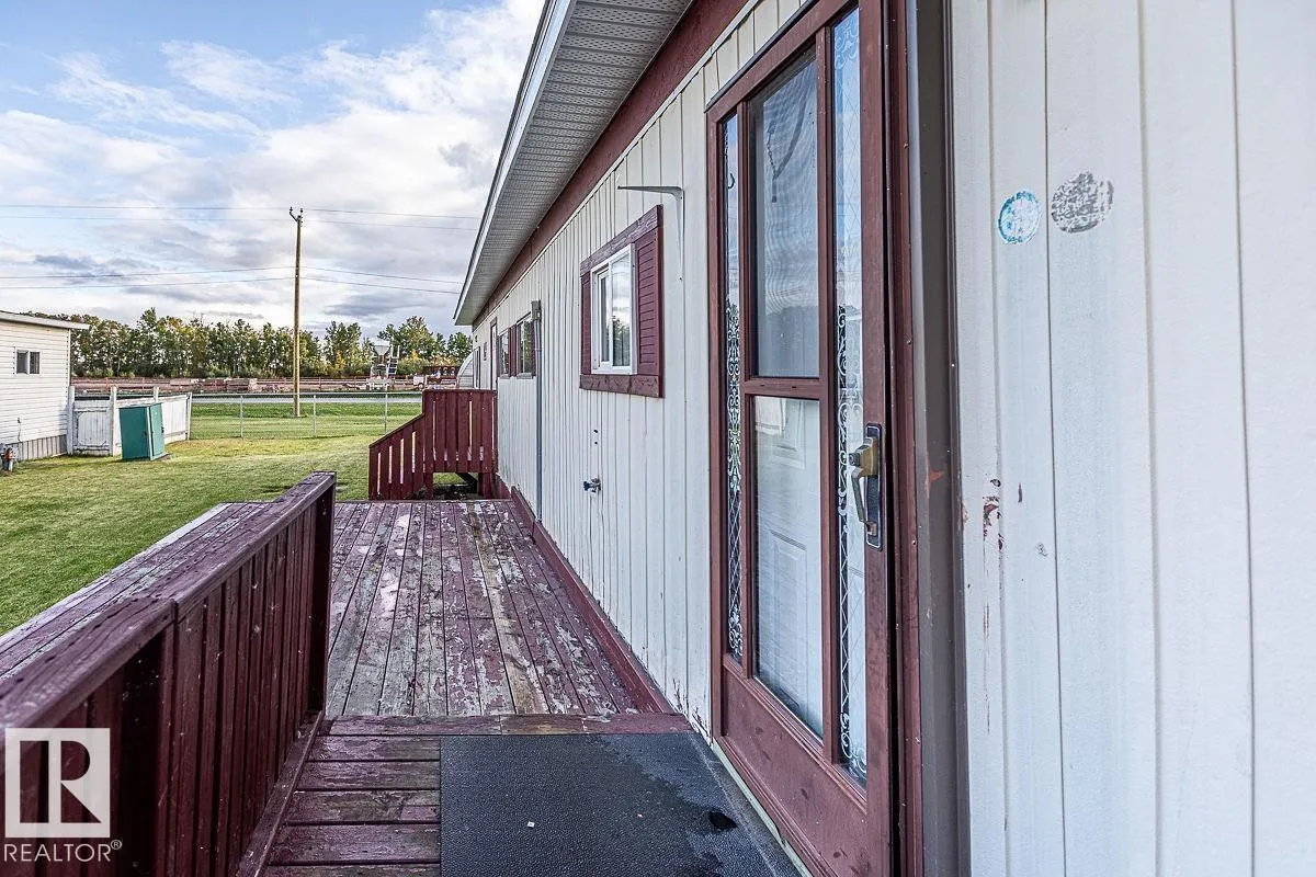 3 Calmar Mobile Home Park