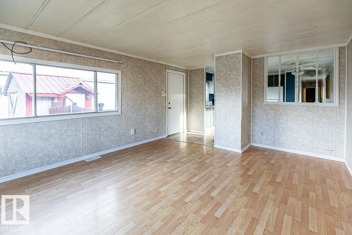 3 Calmar Mobile Home Park