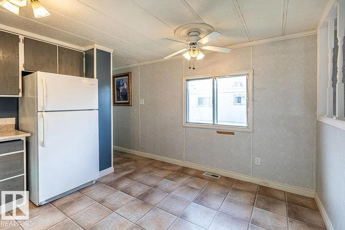 3 Calmar Mobile Home Park