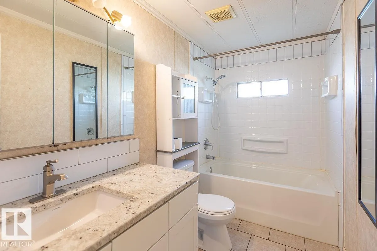 3 Calmar Mobile Home Park
