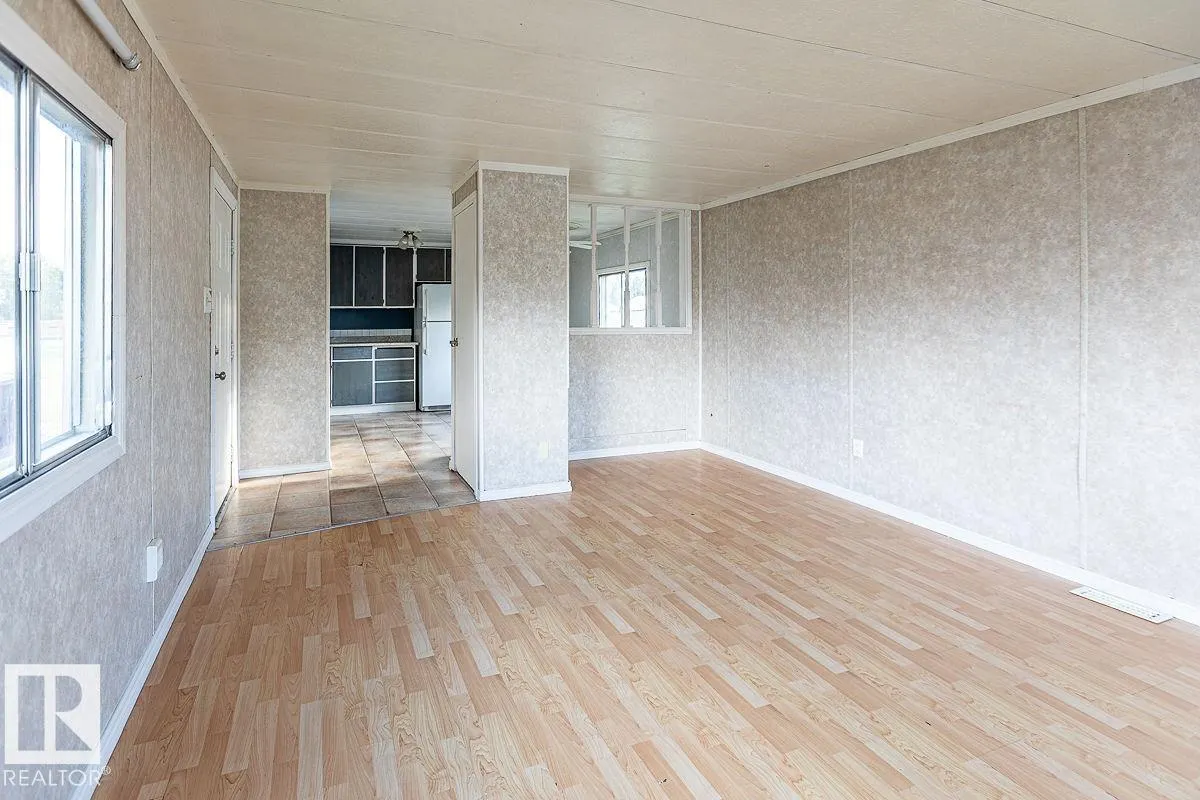 3 Calmar Mobile Home Park