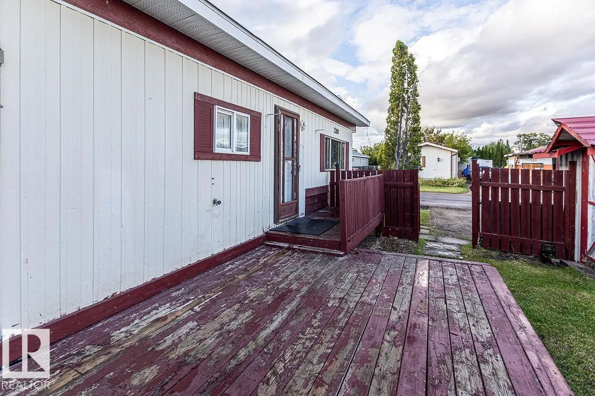 3 Calmar Mobile Home Park