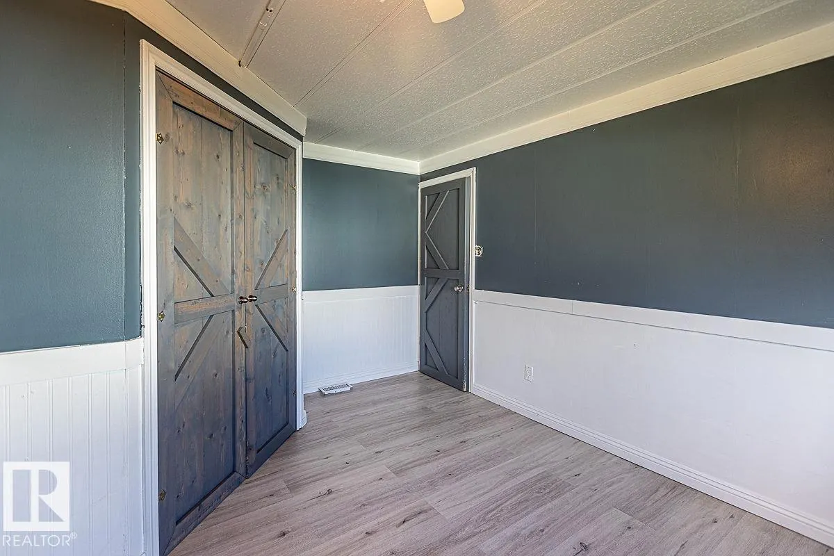 3 Calmar Mobile Home Park