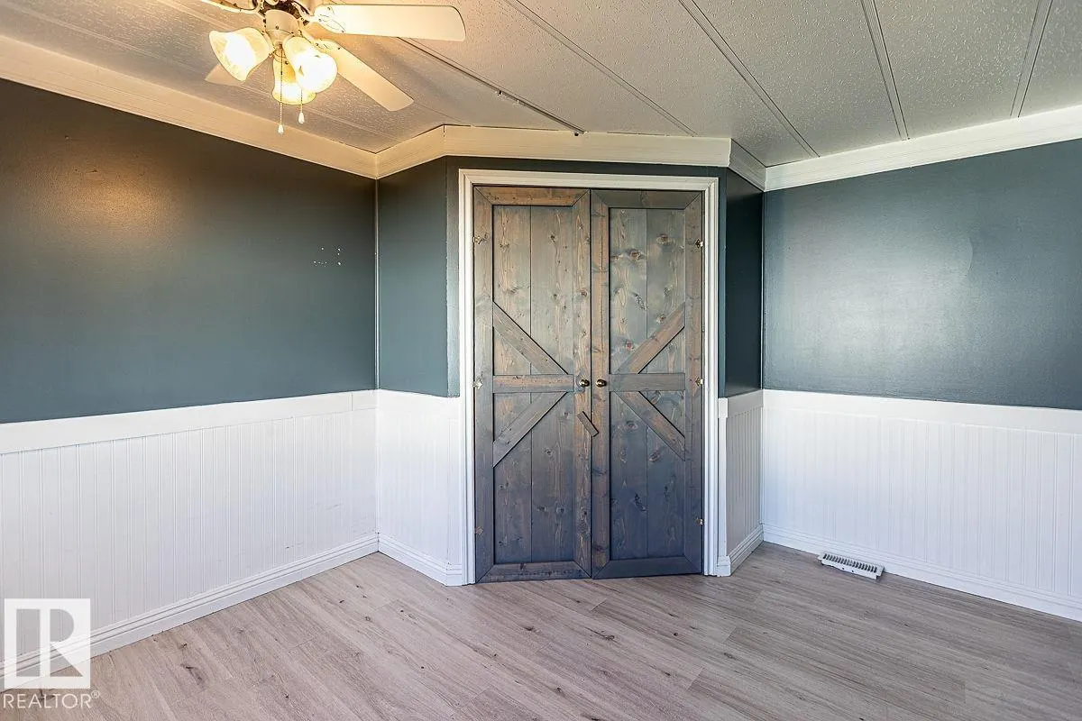 3 Calmar Mobile Home Park