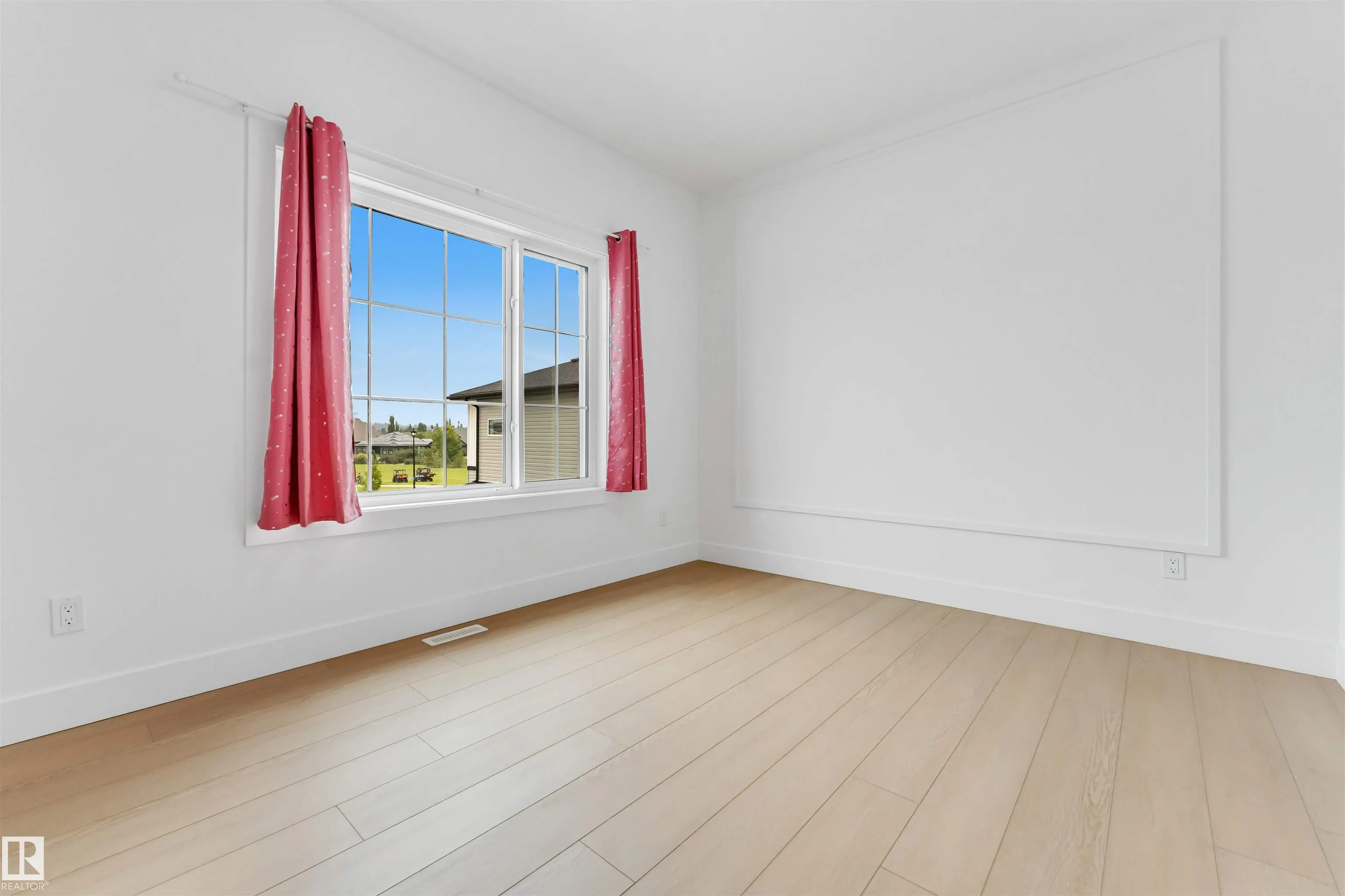 5904 SOLEIL Bay
