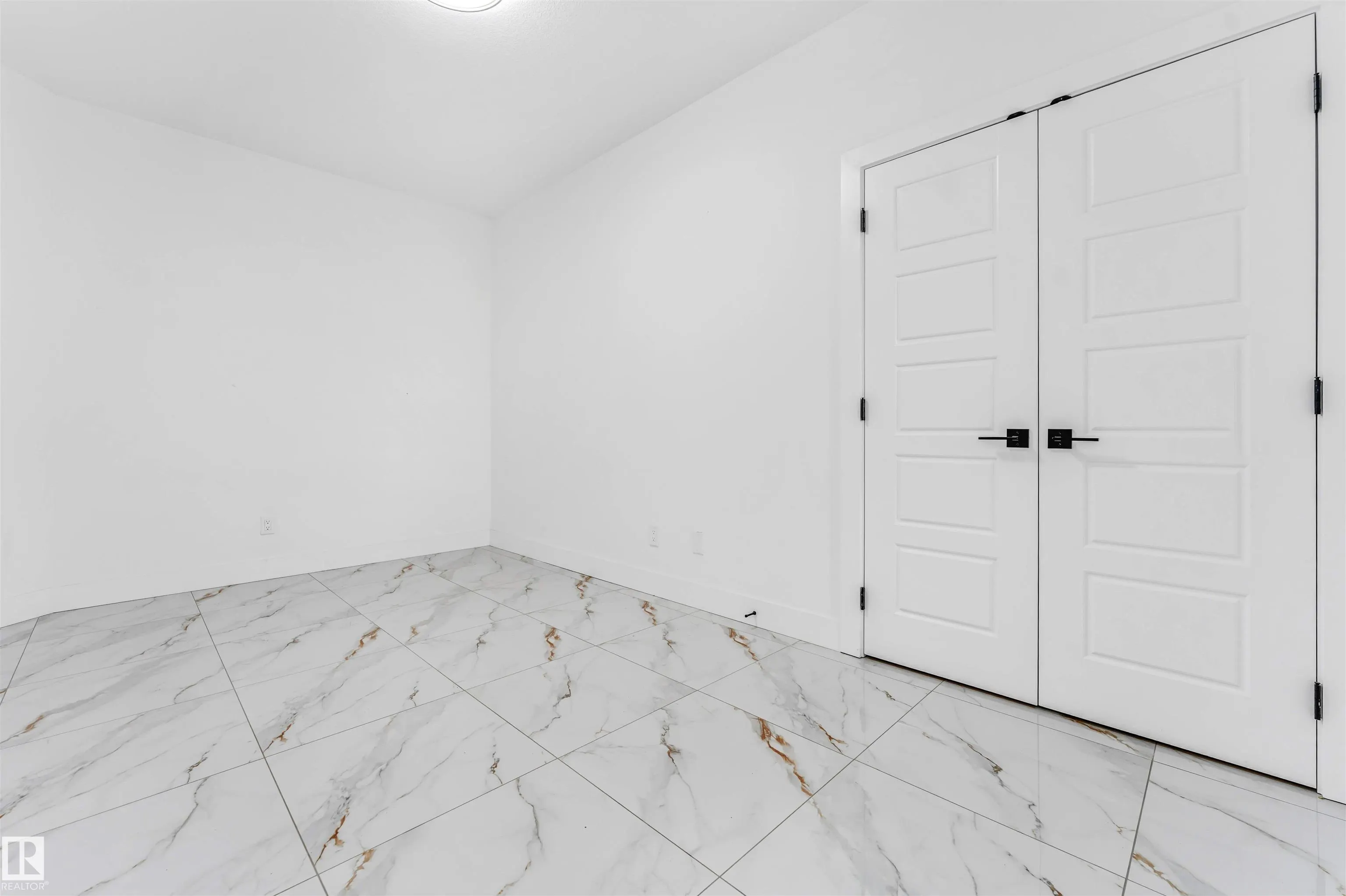 5904 SOLEIL Bay