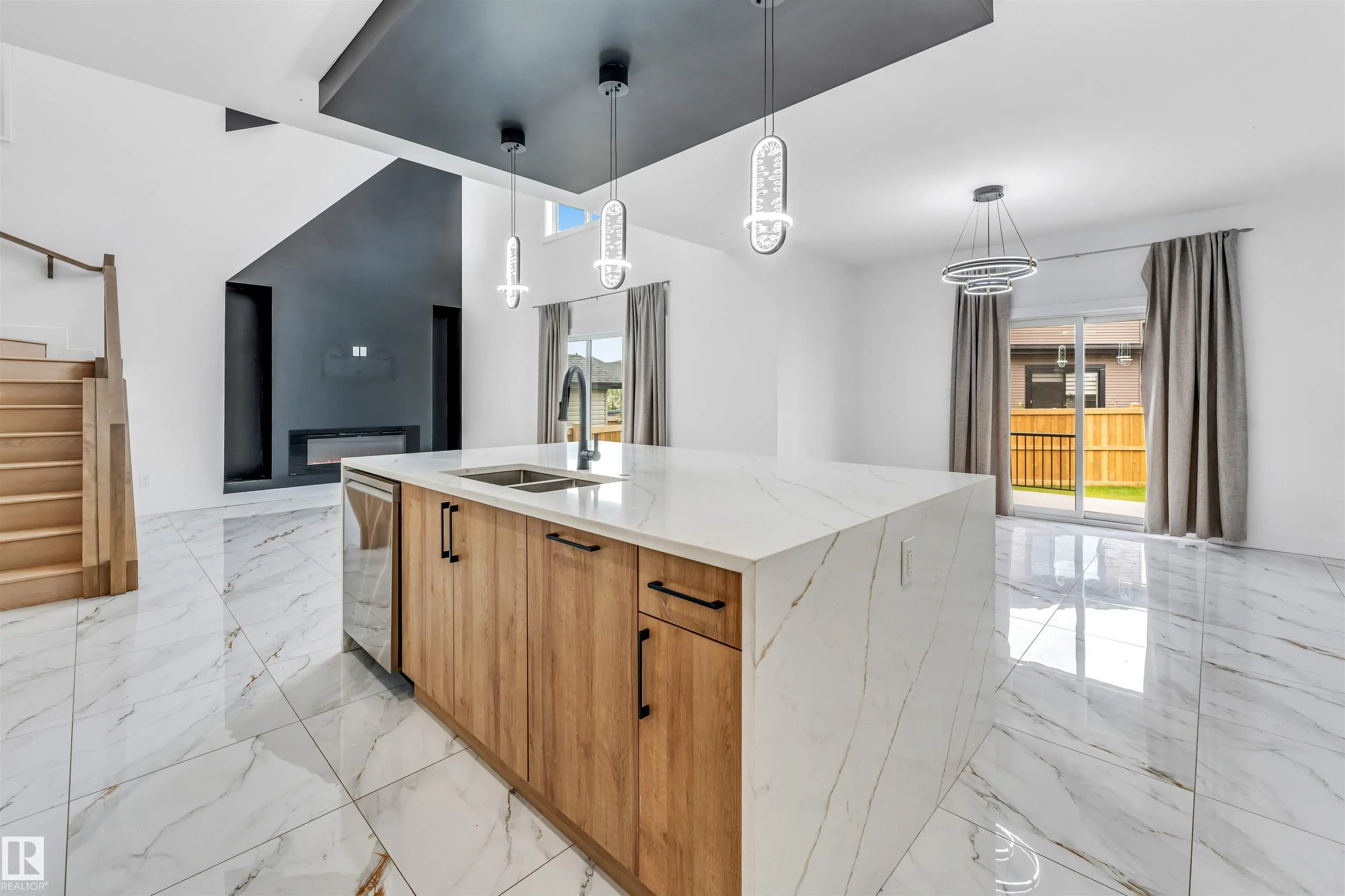 5904 SOLEIL Bay