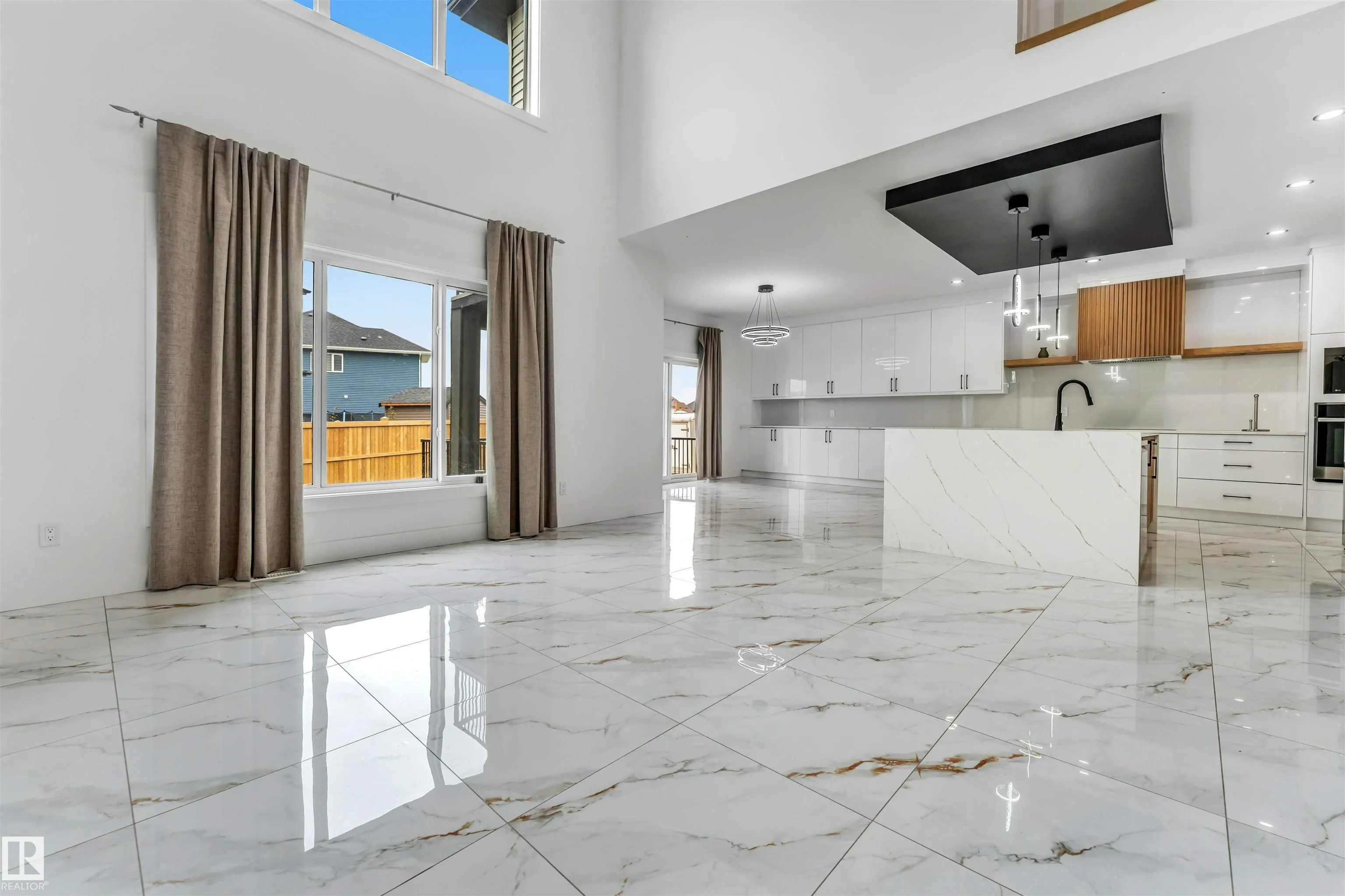 5904 SOLEIL Bay