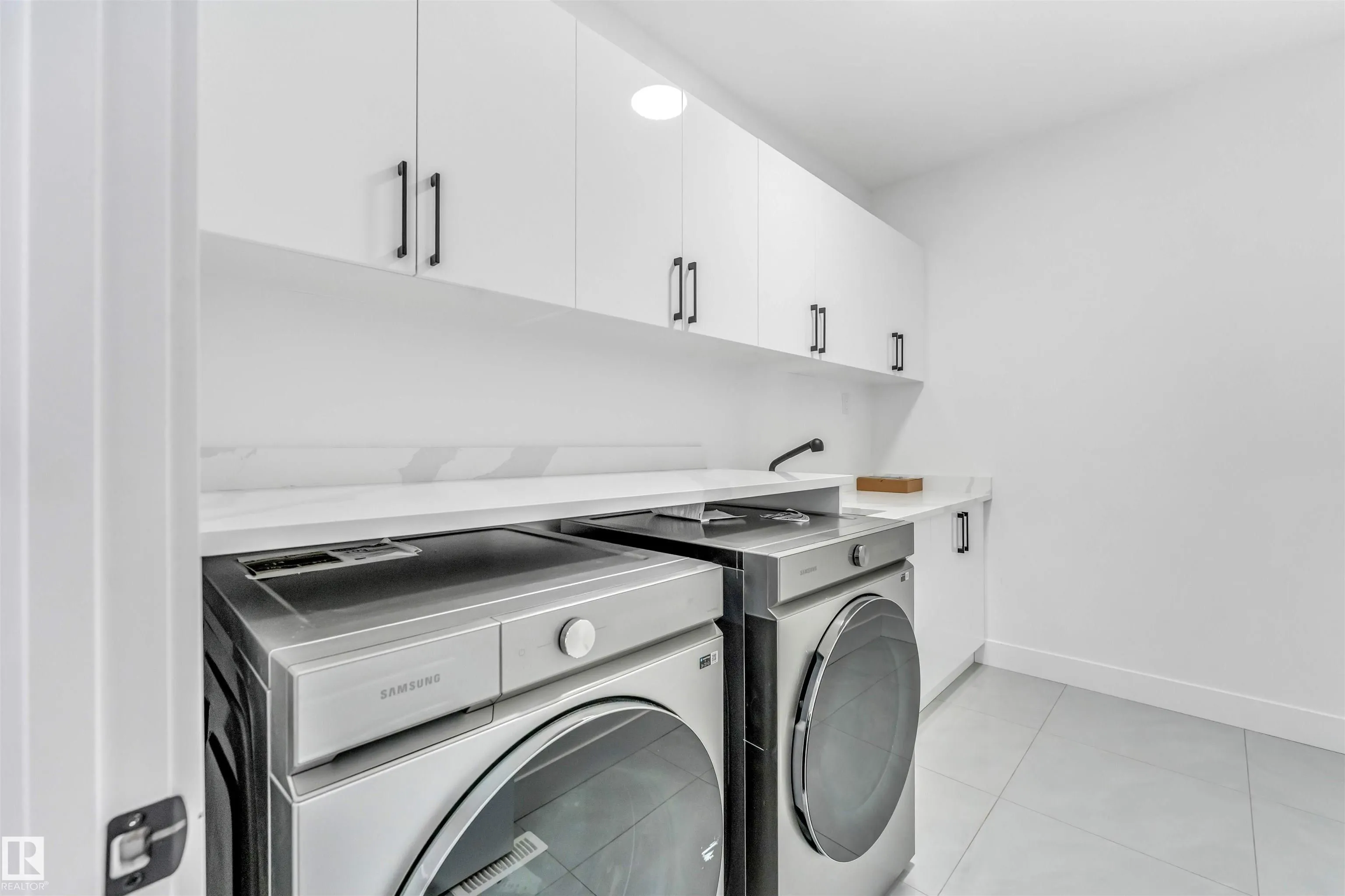 5904 SOLEIL Bay