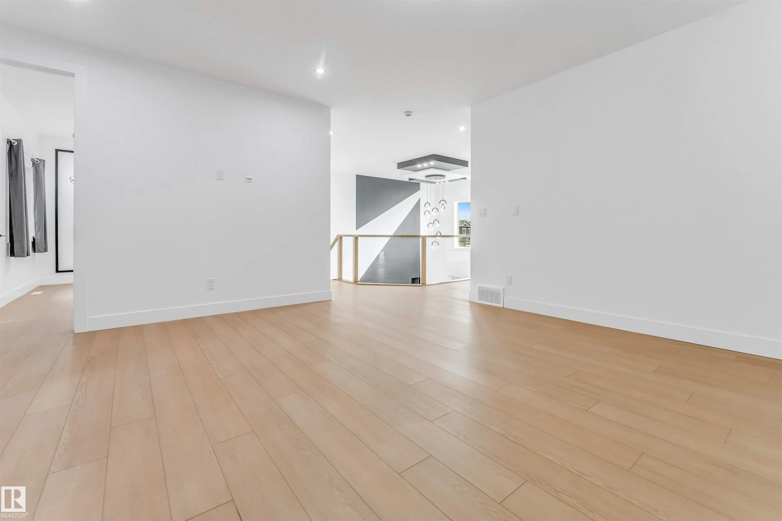 5904 SOLEIL Bay