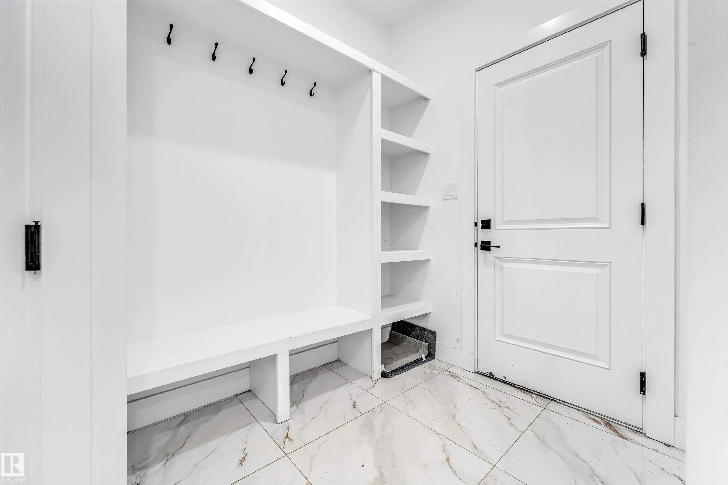 5904 SOLEIL Bay