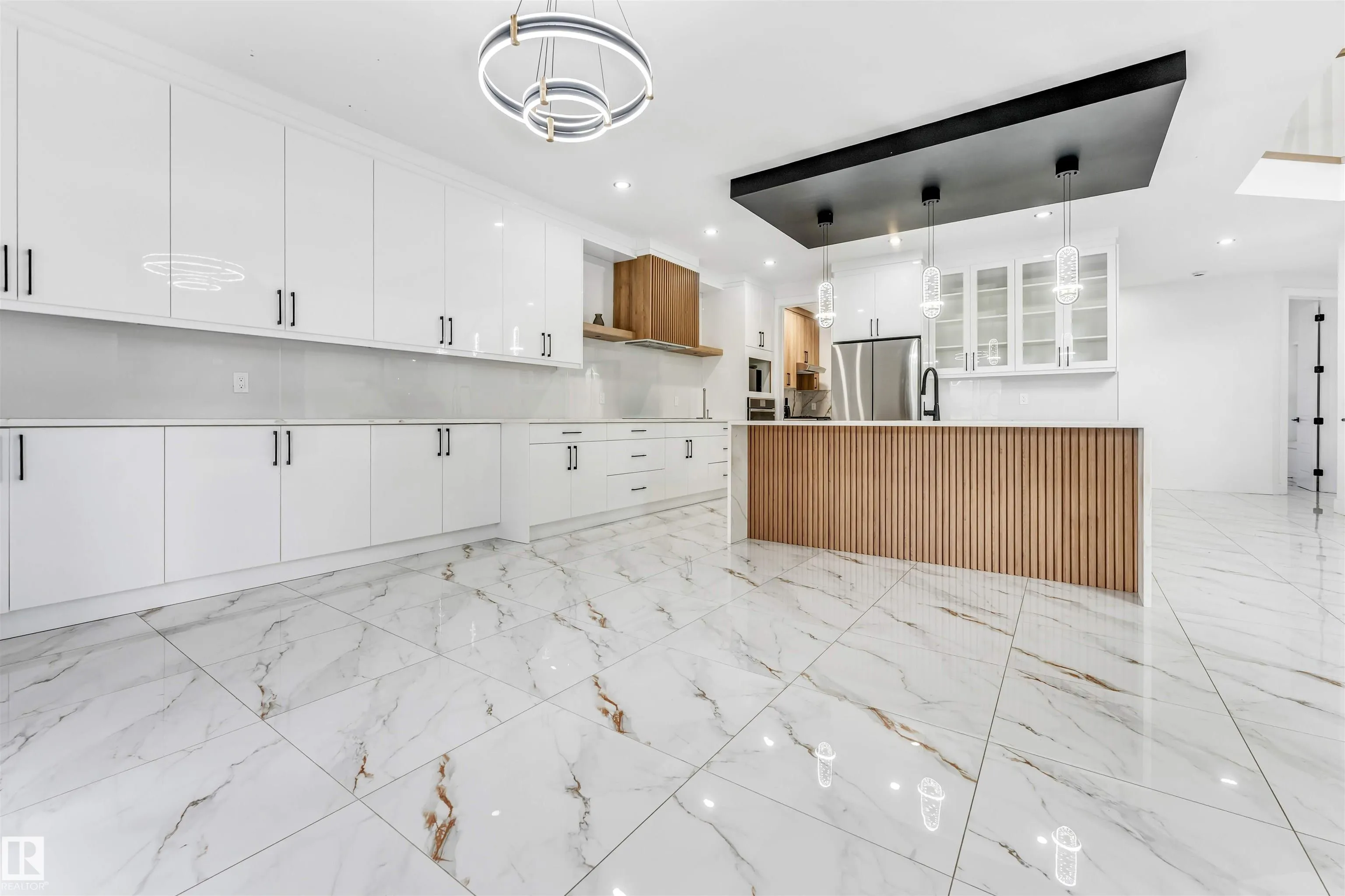5904 SOLEIL Bay