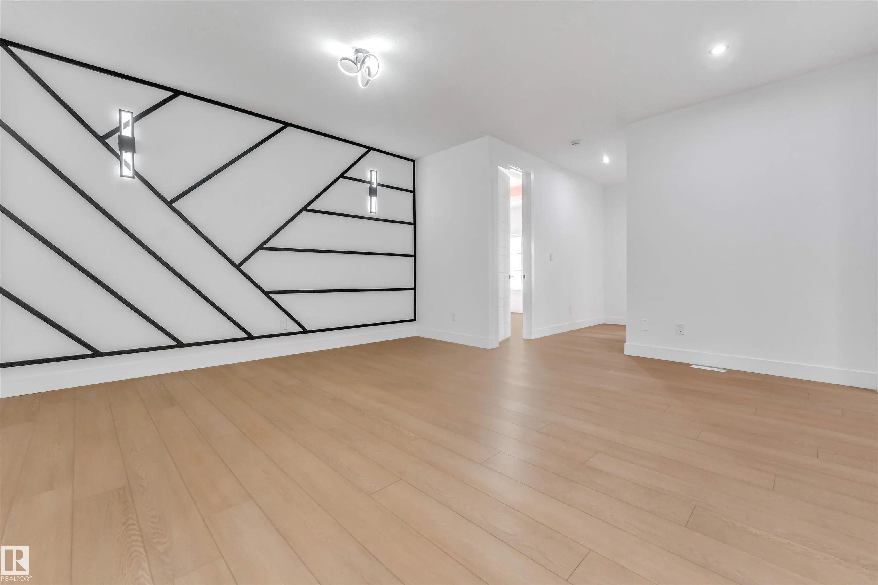 5904 SOLEIL Bay