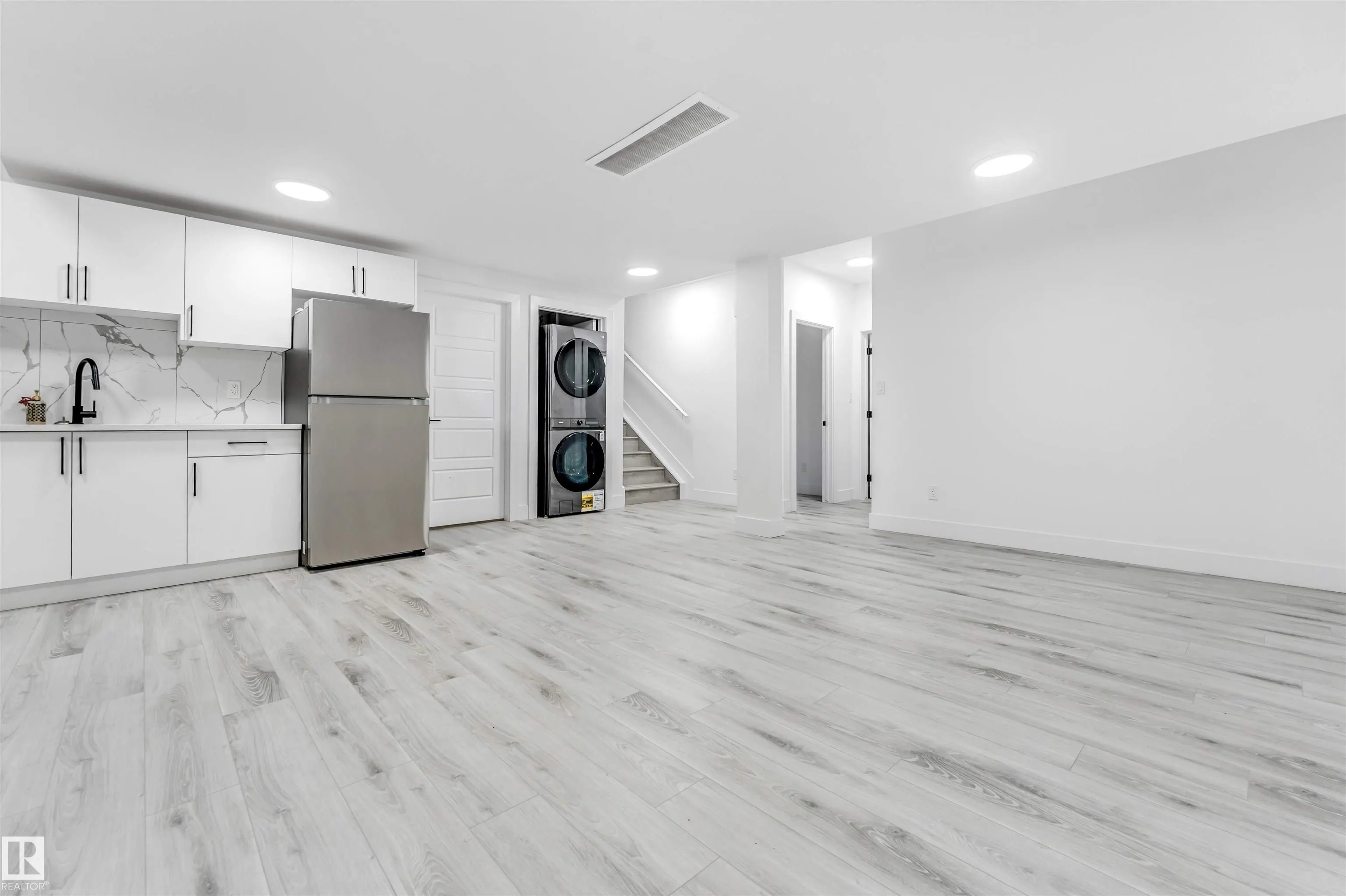 5904 SOLEIL Bay