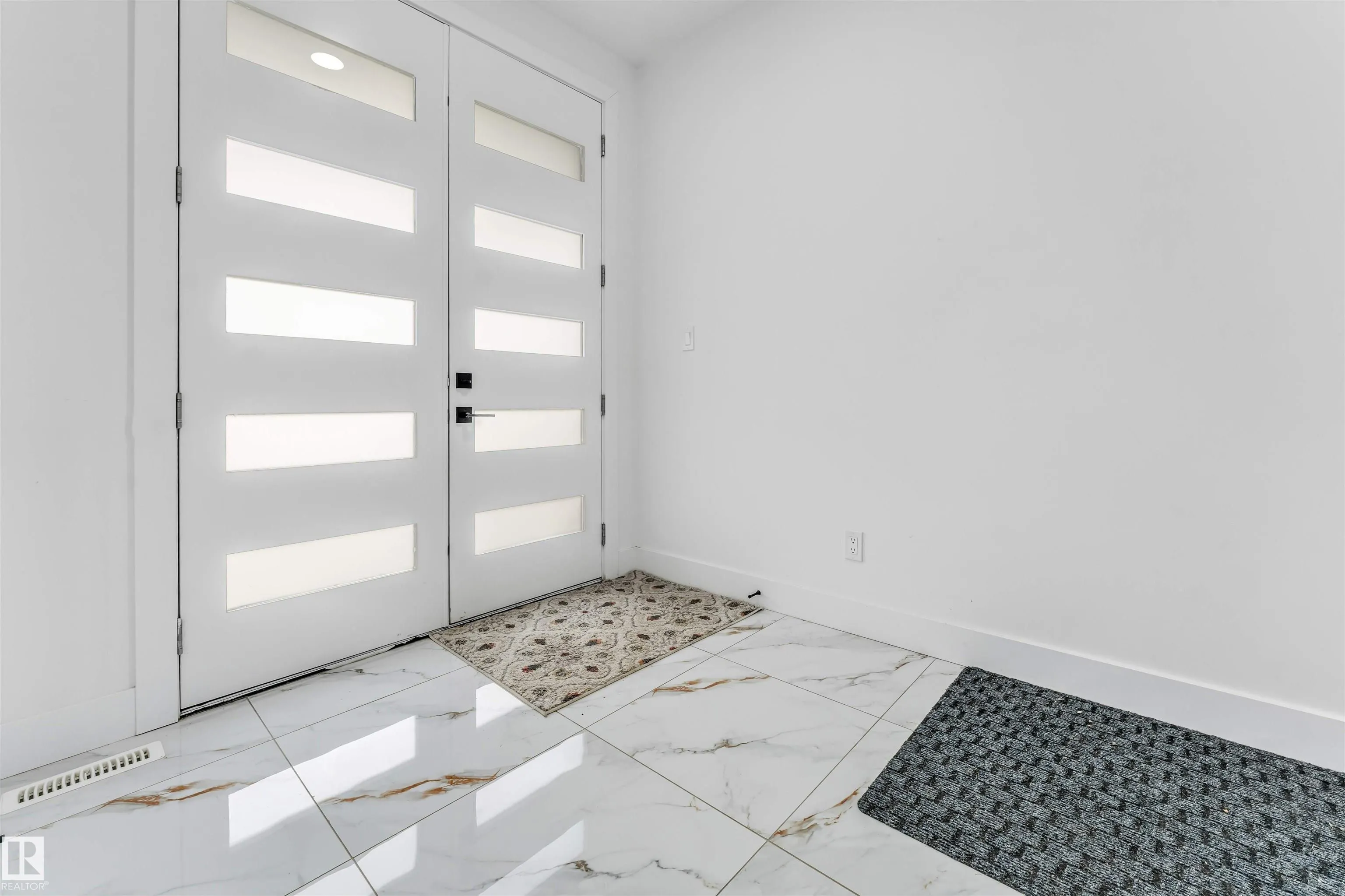 5904 SOLEIL Bay