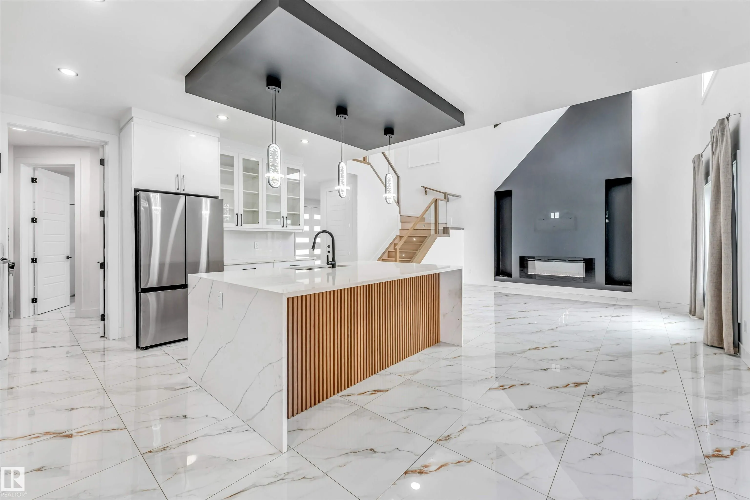 5904 SOLEIL Bay
