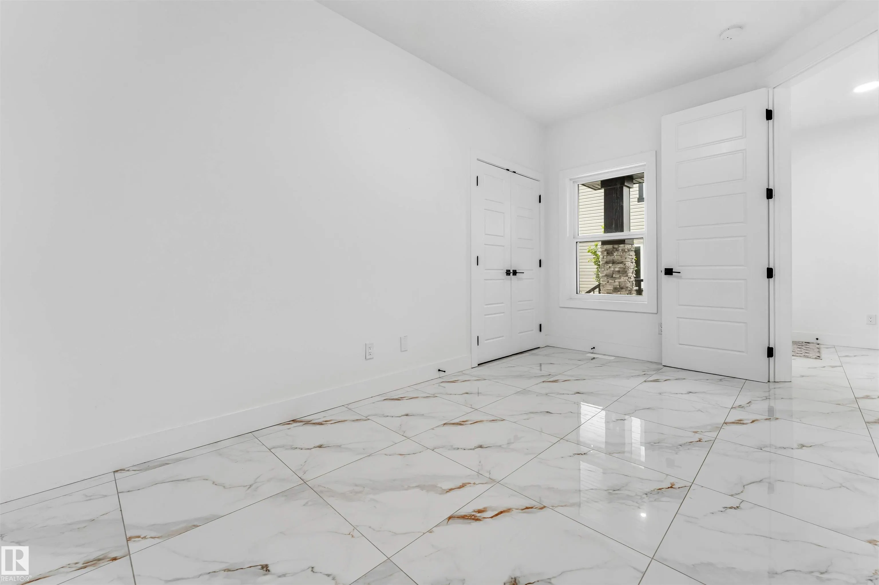 5904 SOLEIL Bay