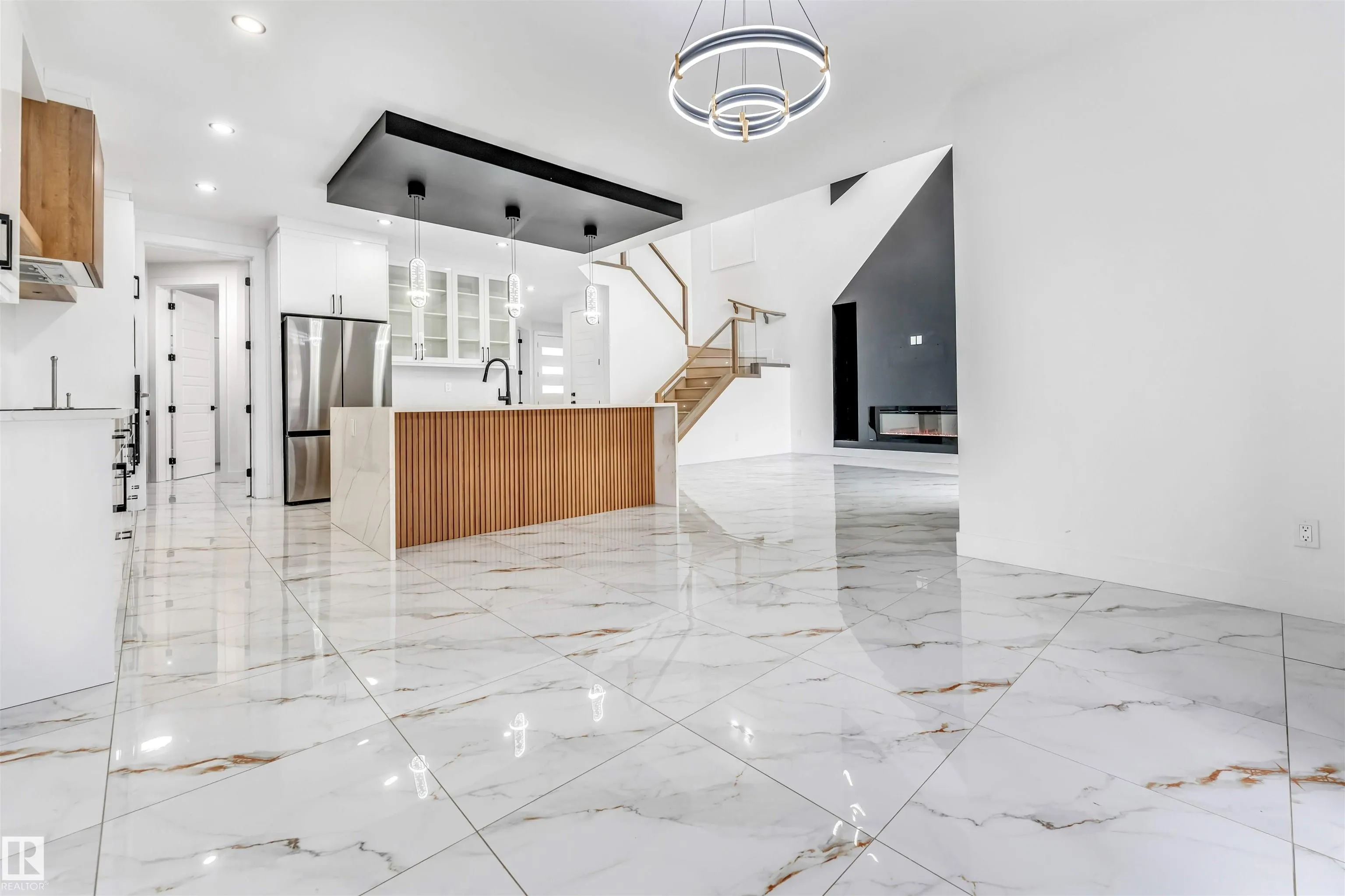 5904 SOLEIL Bay
