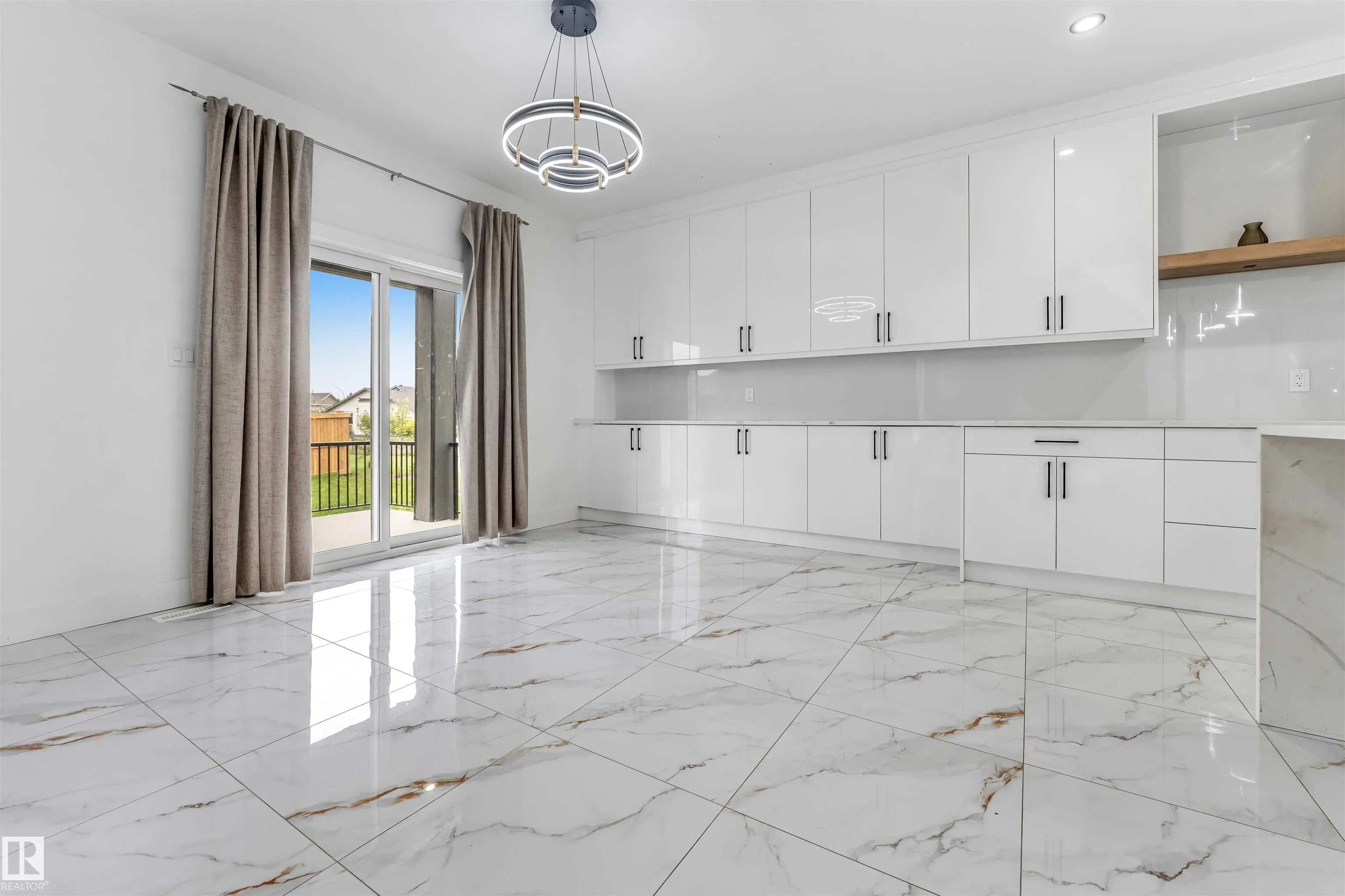 5904 SOLEIL Bay