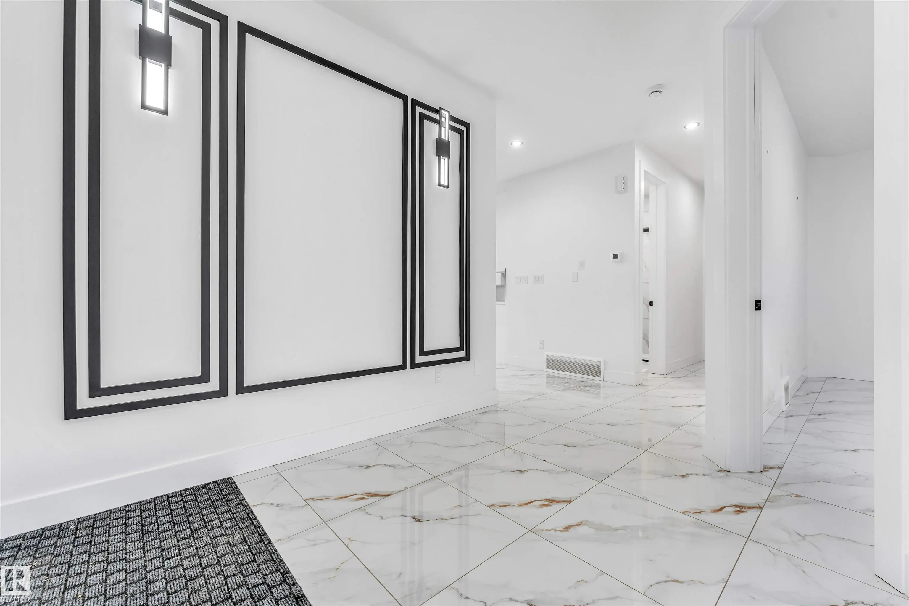 5904 SOLEIL Bay