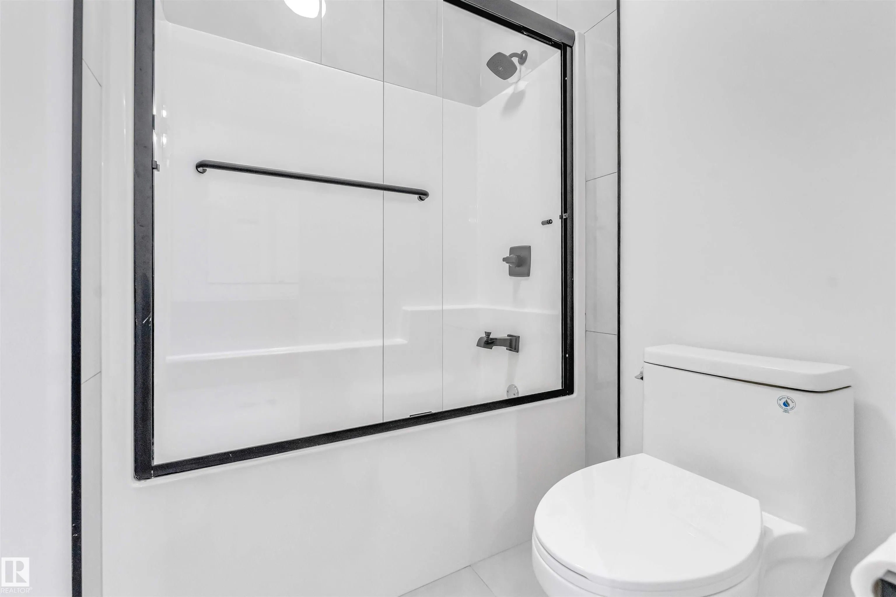 5904 SOLEIL Bay