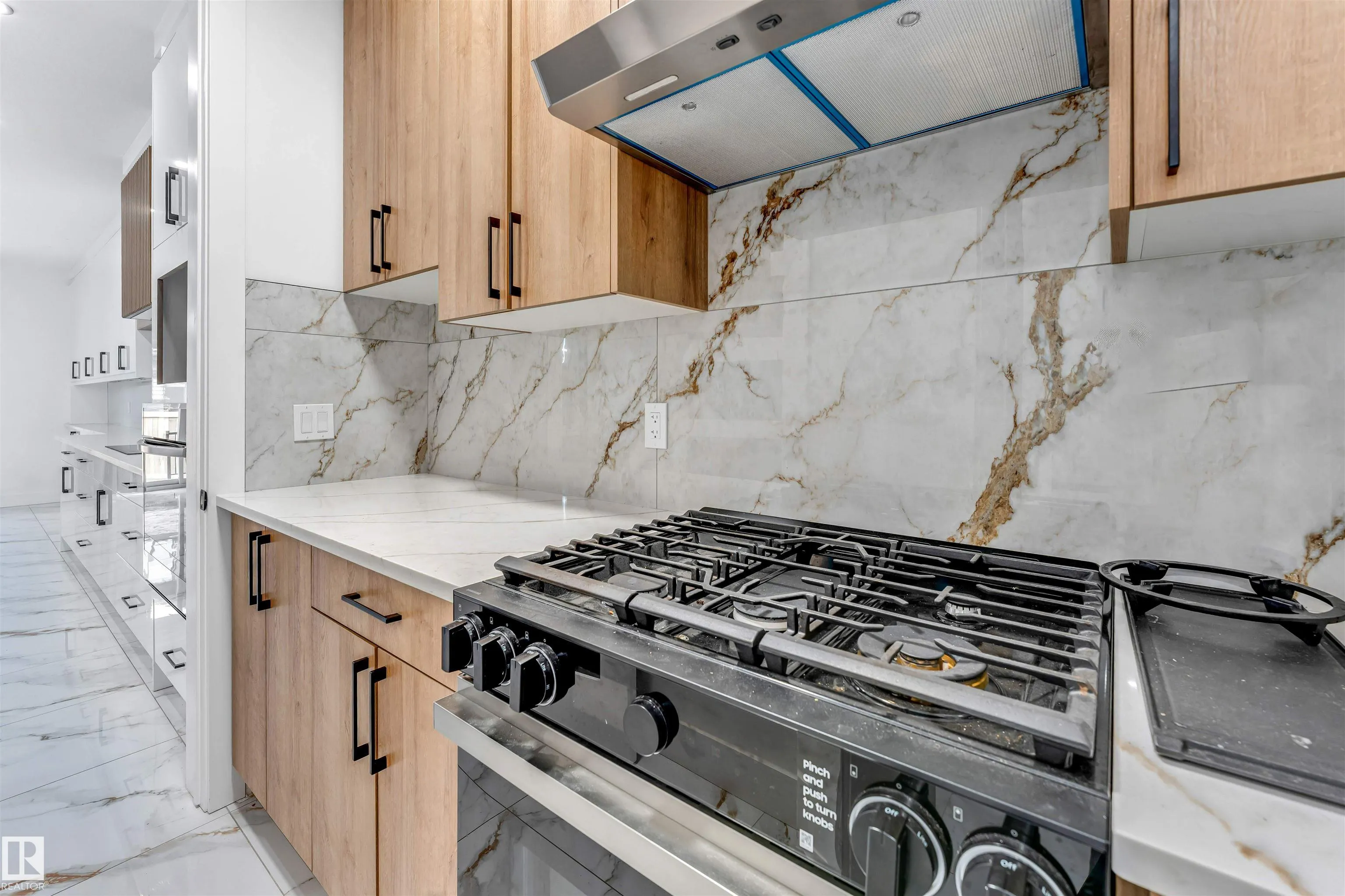 5904 SOLEIL Bay