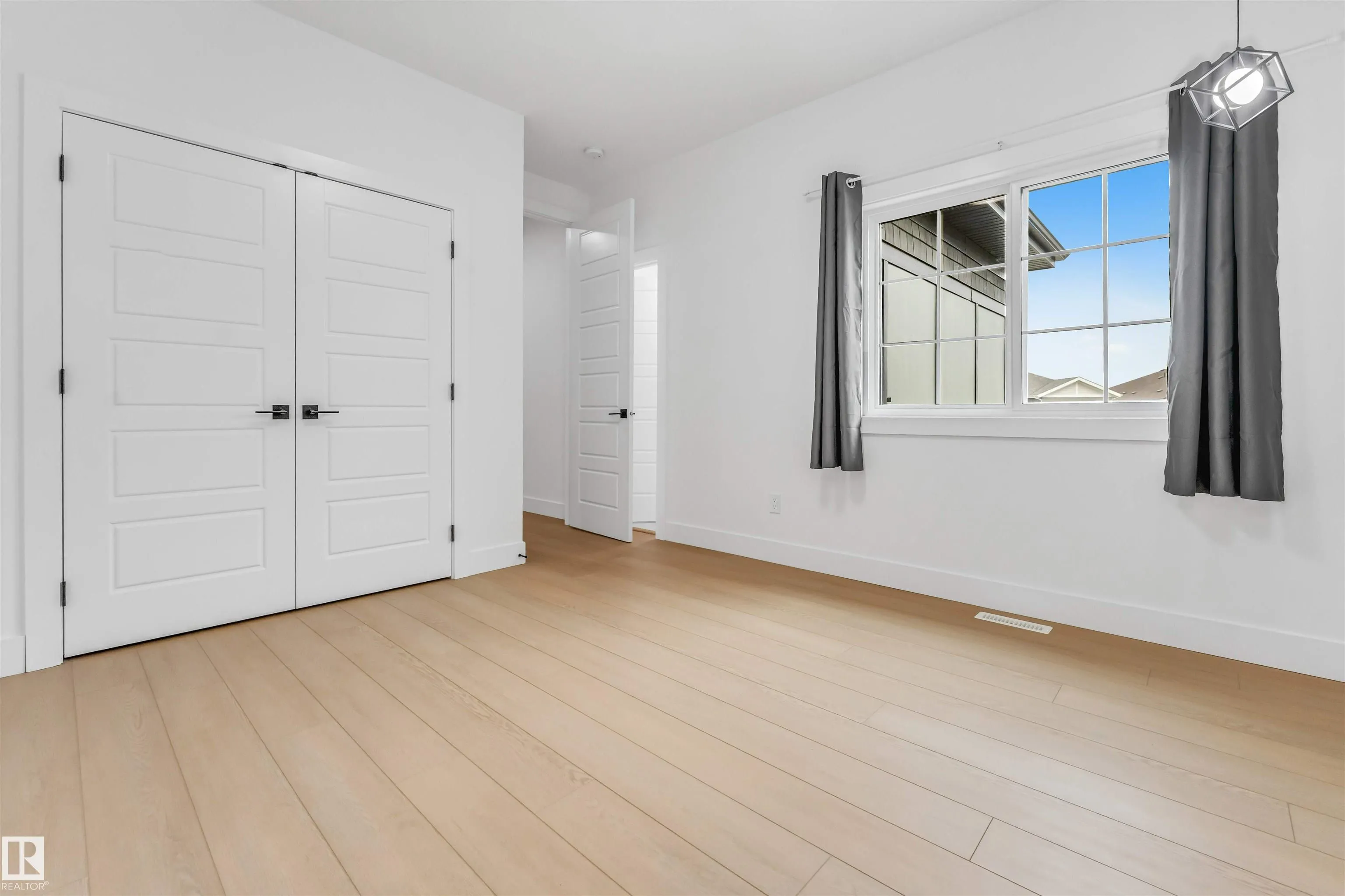 5904 SOLEIL Bay