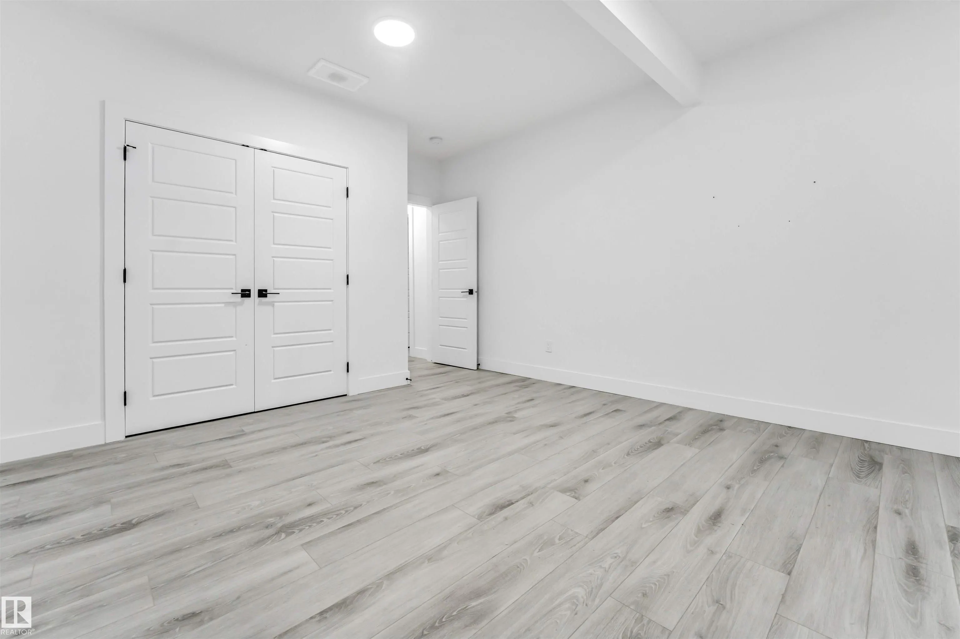 5904 SOLEIL Bay