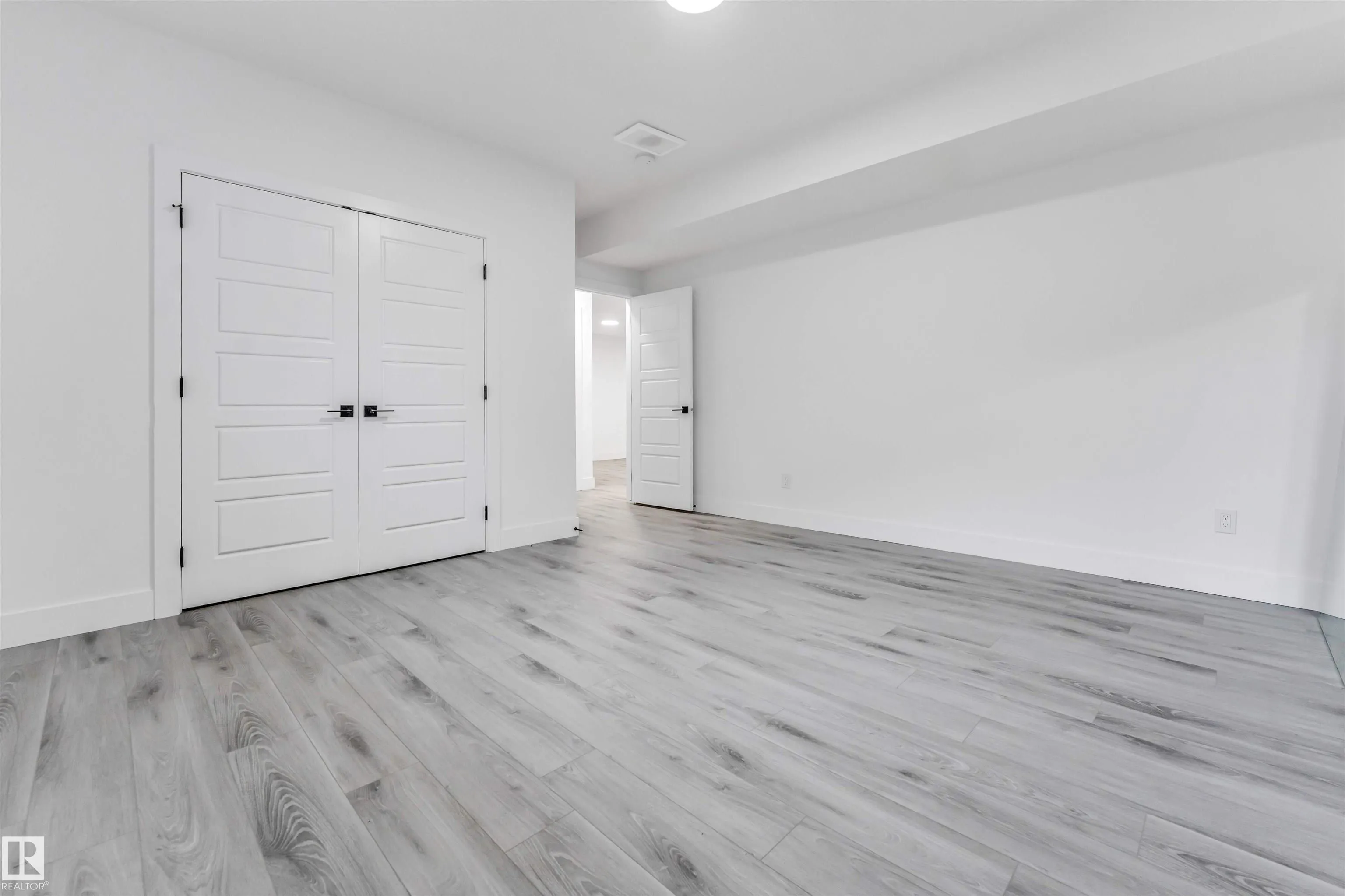 5904 SOLEIL Bay