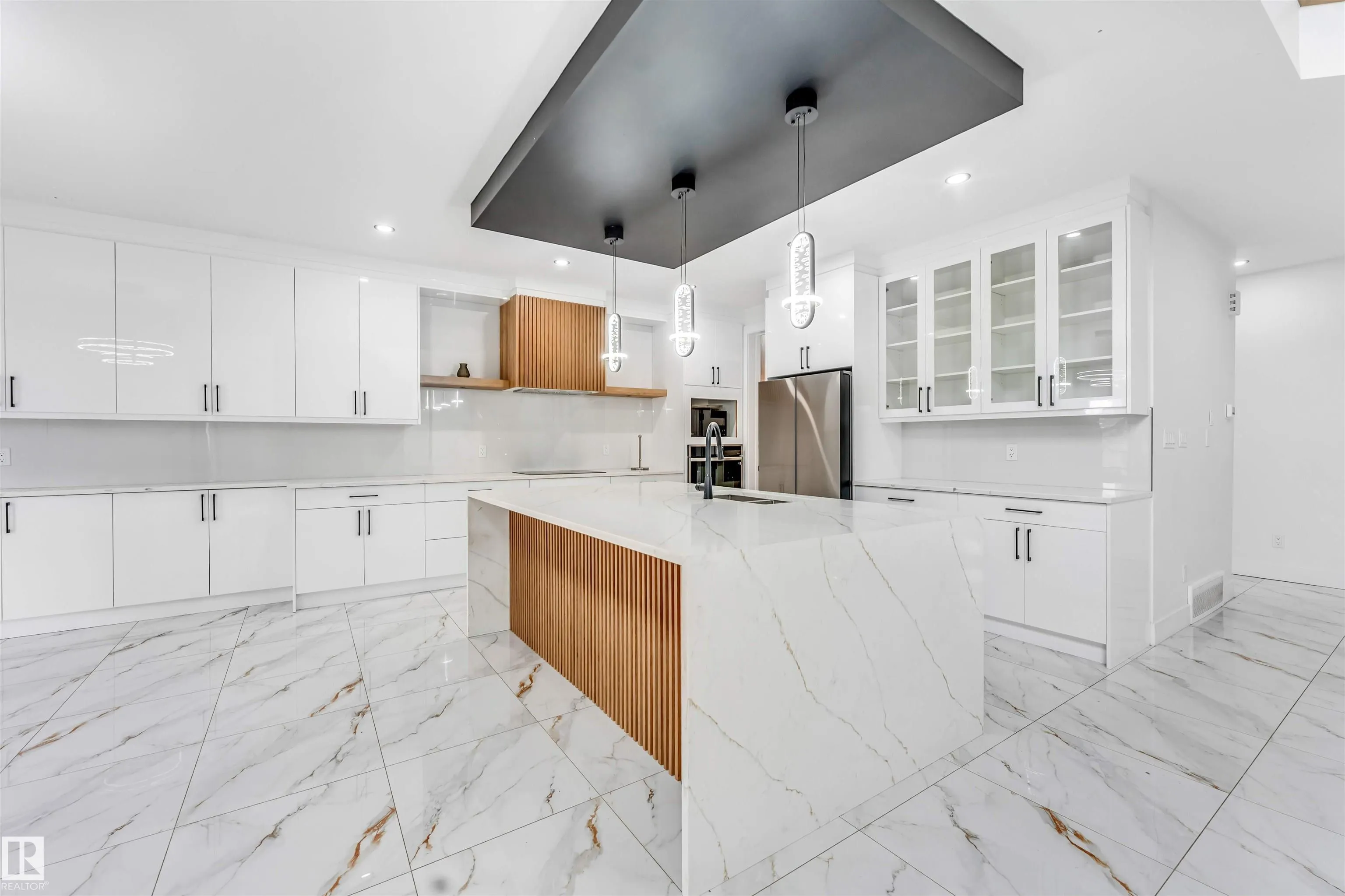 5904 SOLEIL Bay