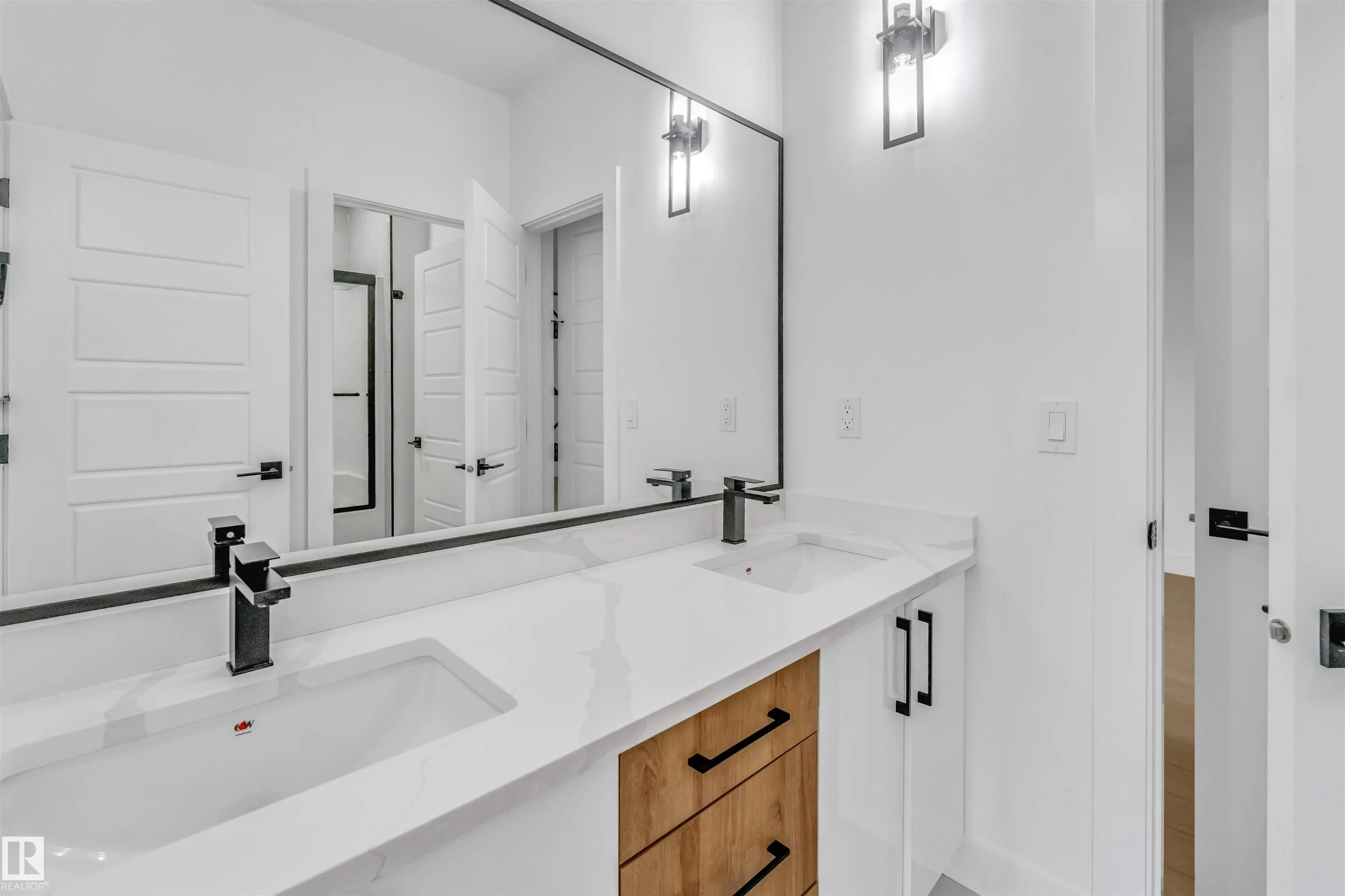 5904 SOLEIL Bay