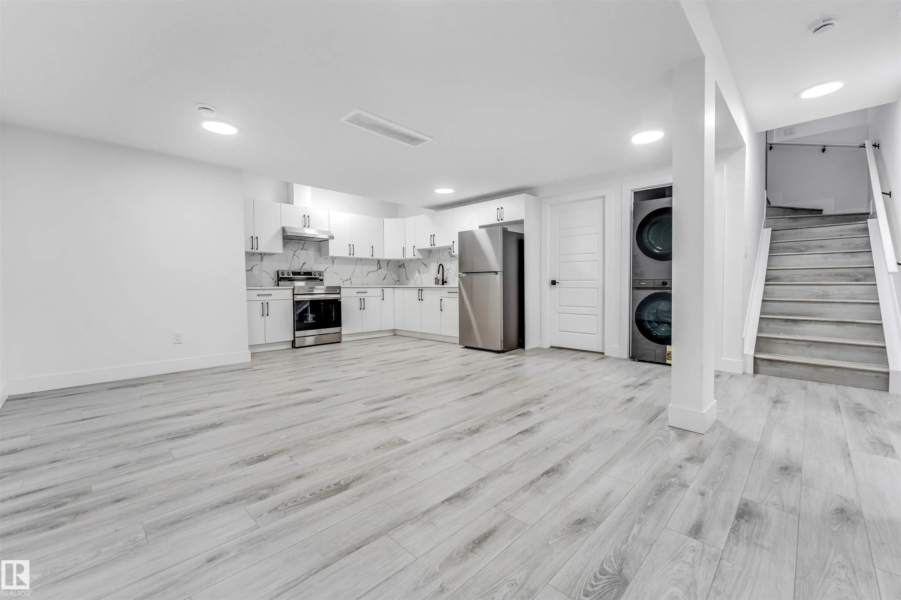 5904 SOLEIL Bay