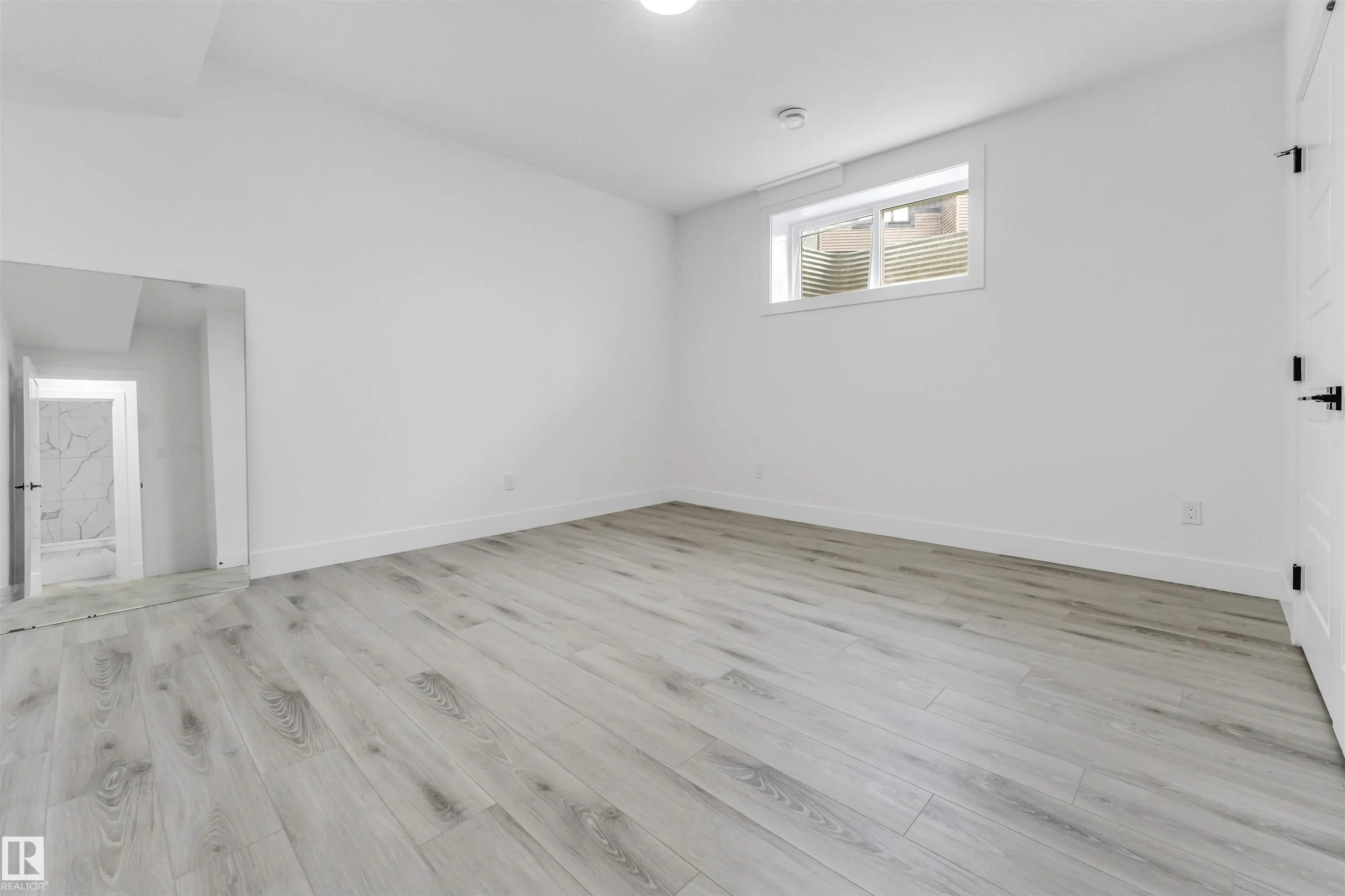 5904 SOLEIL Bay