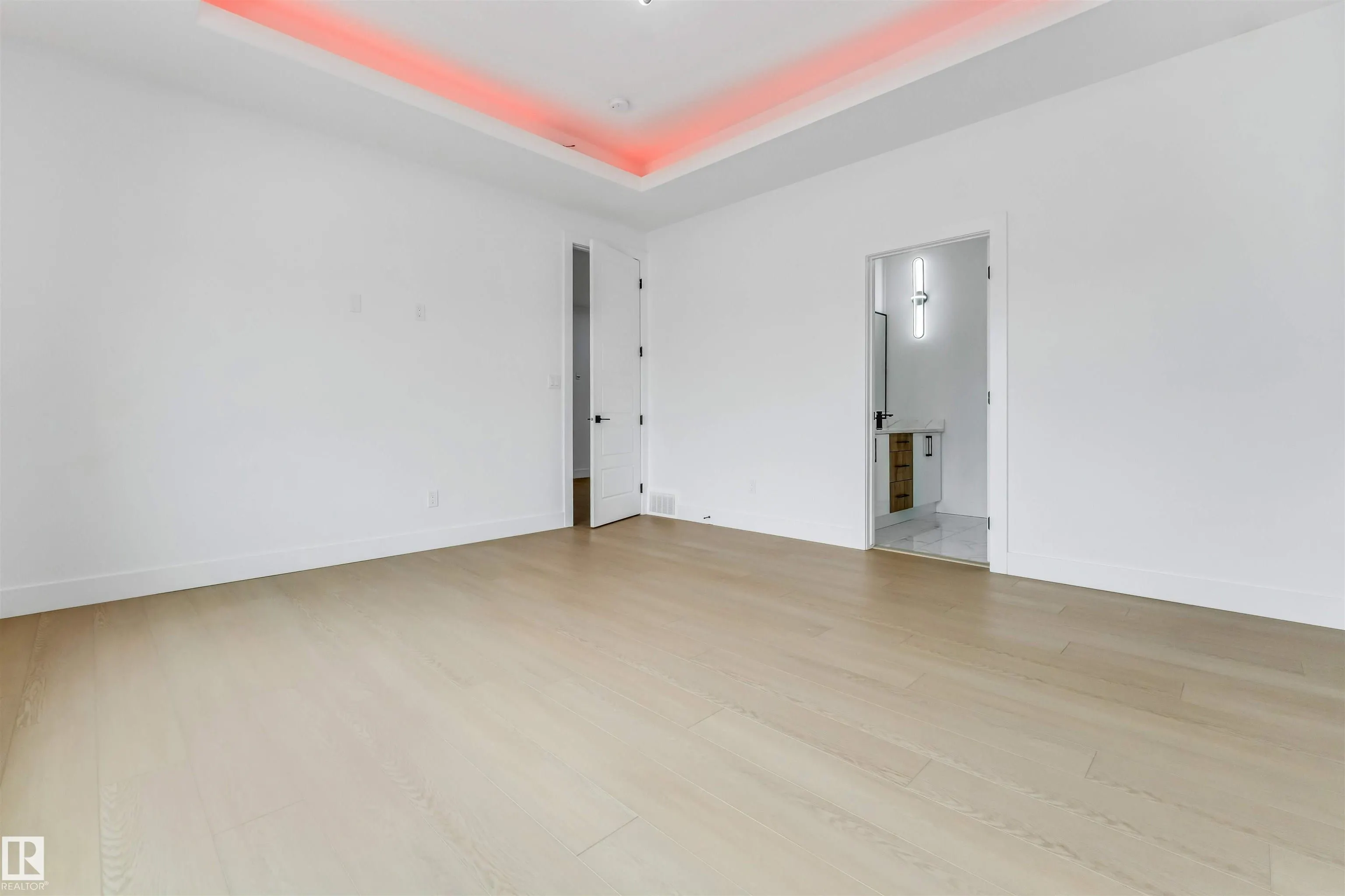 5904 SOLEIL Bay