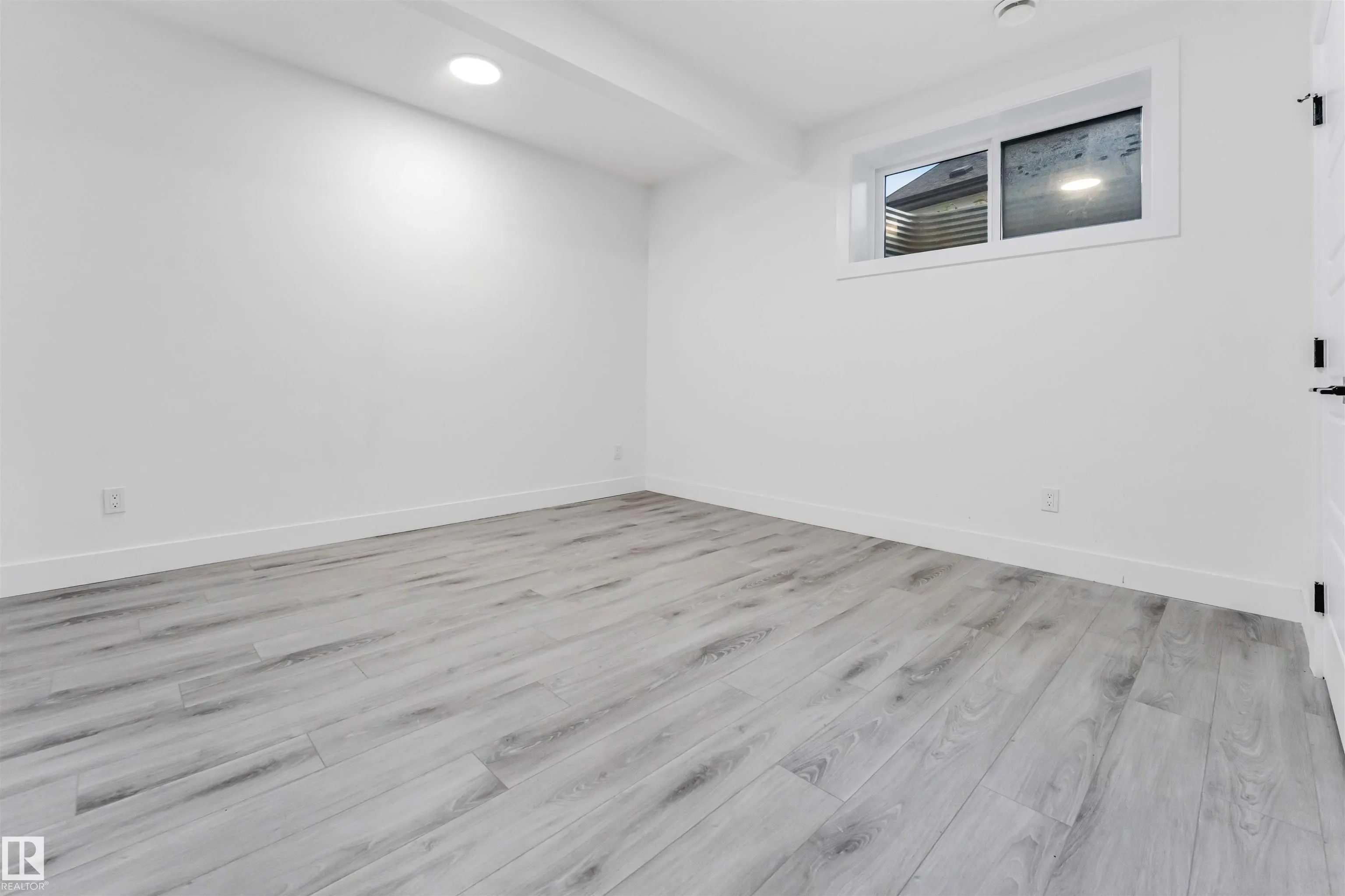 5904 SOLEIL Bay