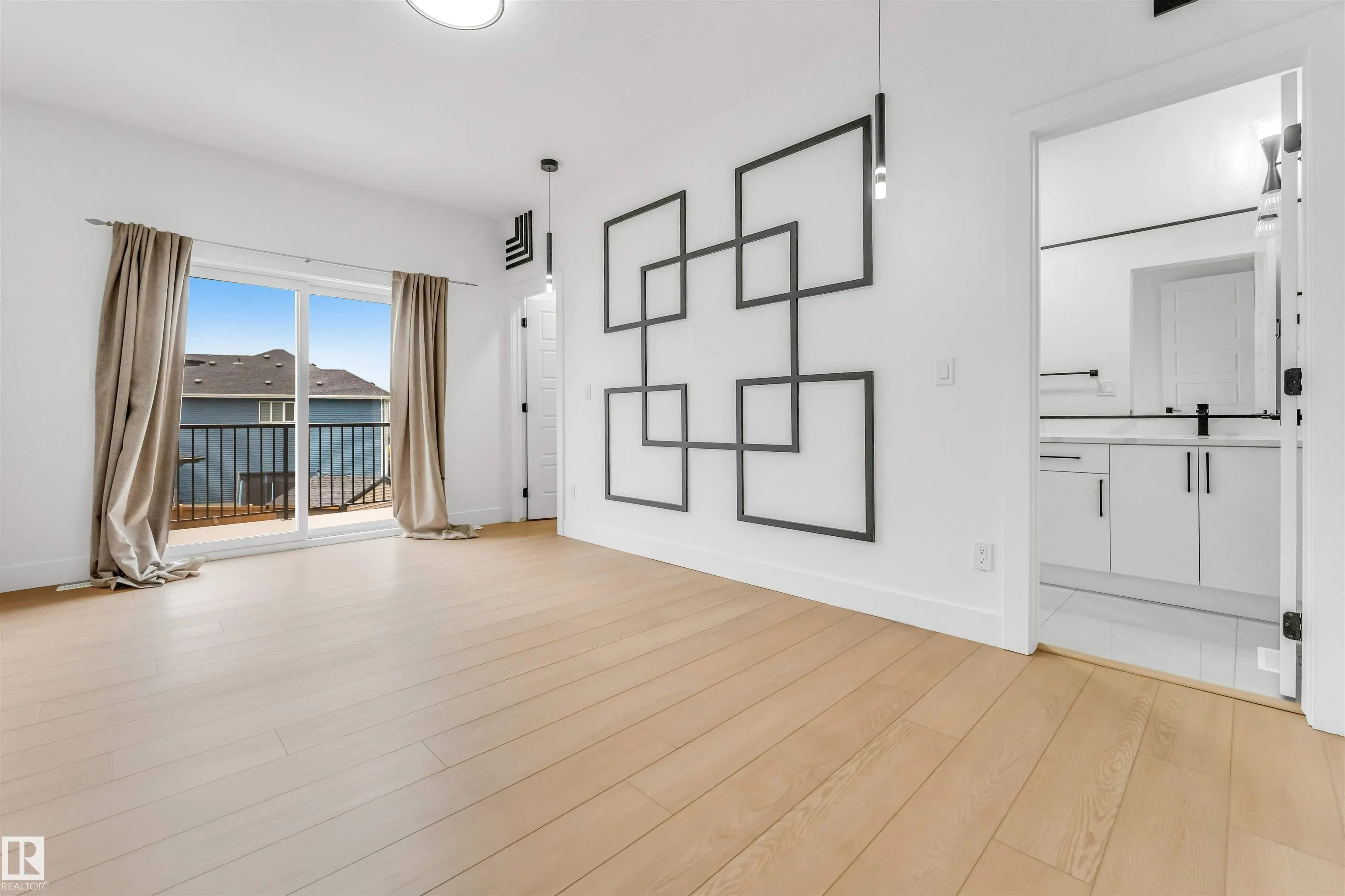 5904 SOLEIL Bay