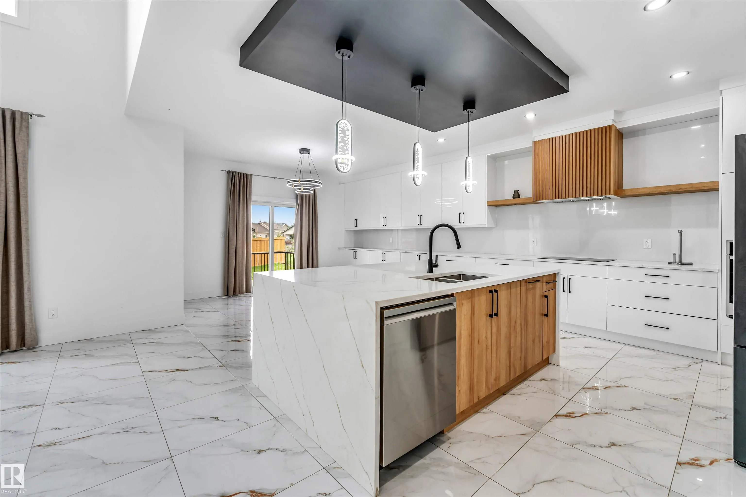 5904 SOLEIL Bay