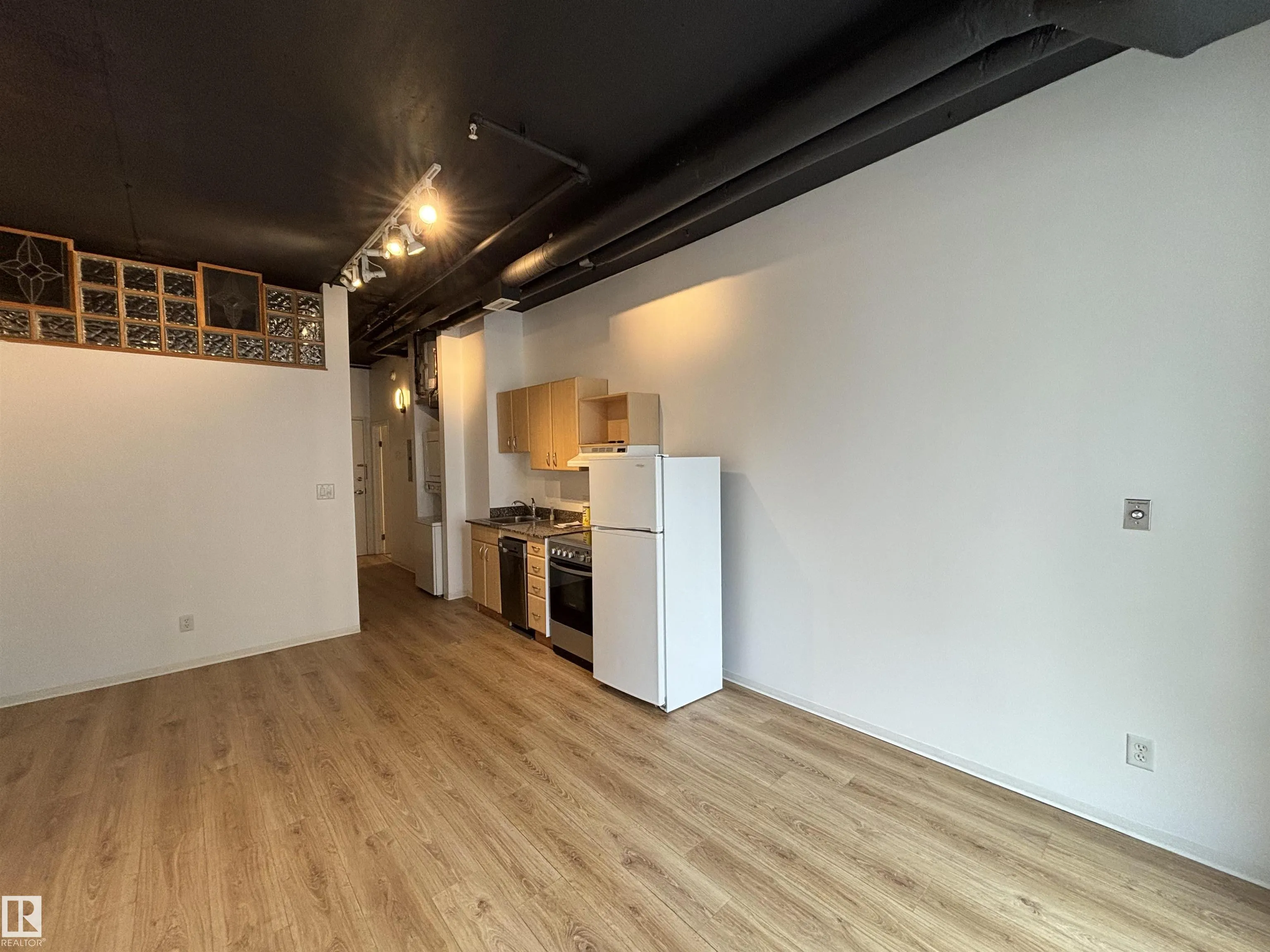 10024 JASPER Avenue