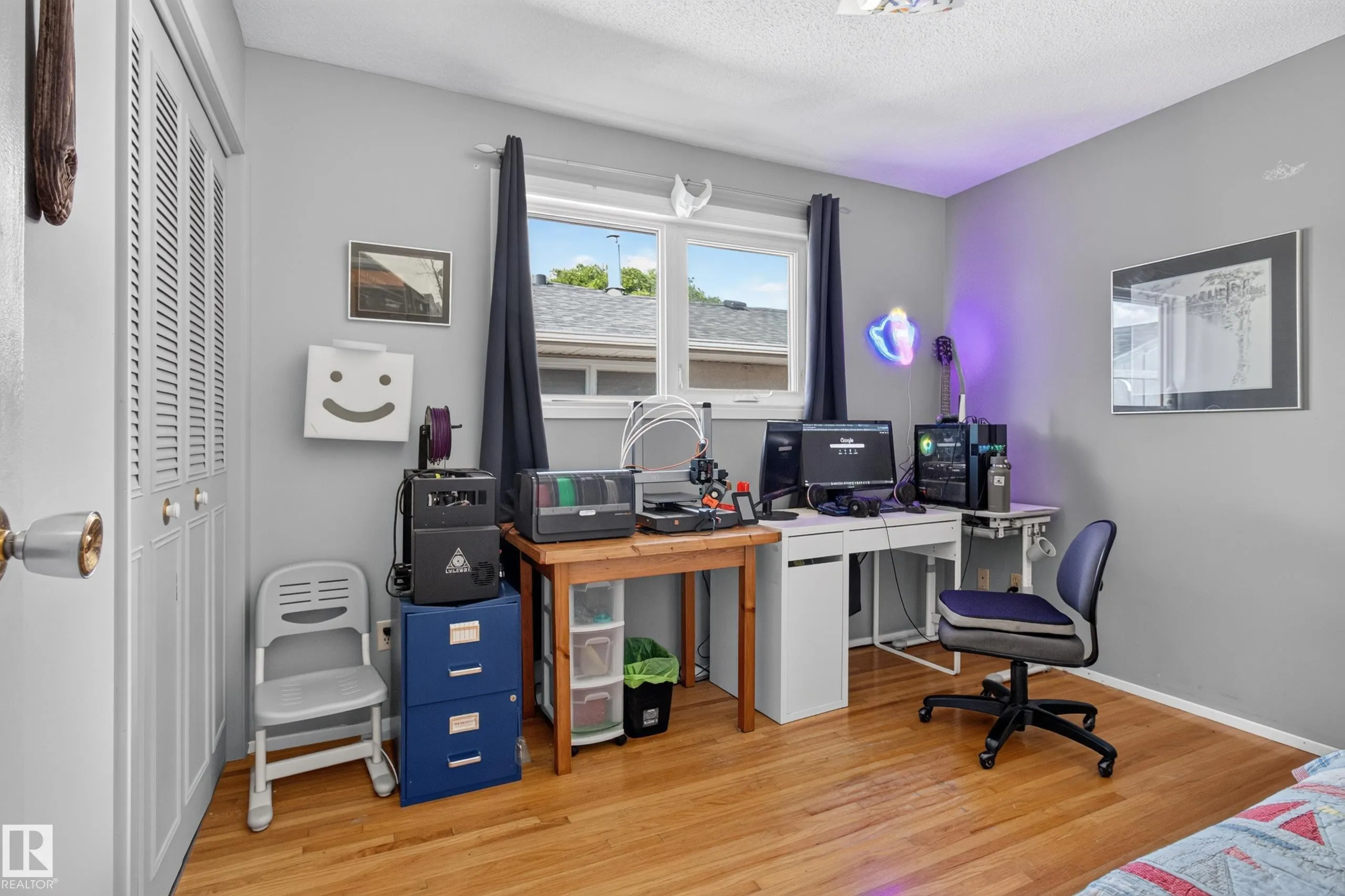 1042 PARKER Drive