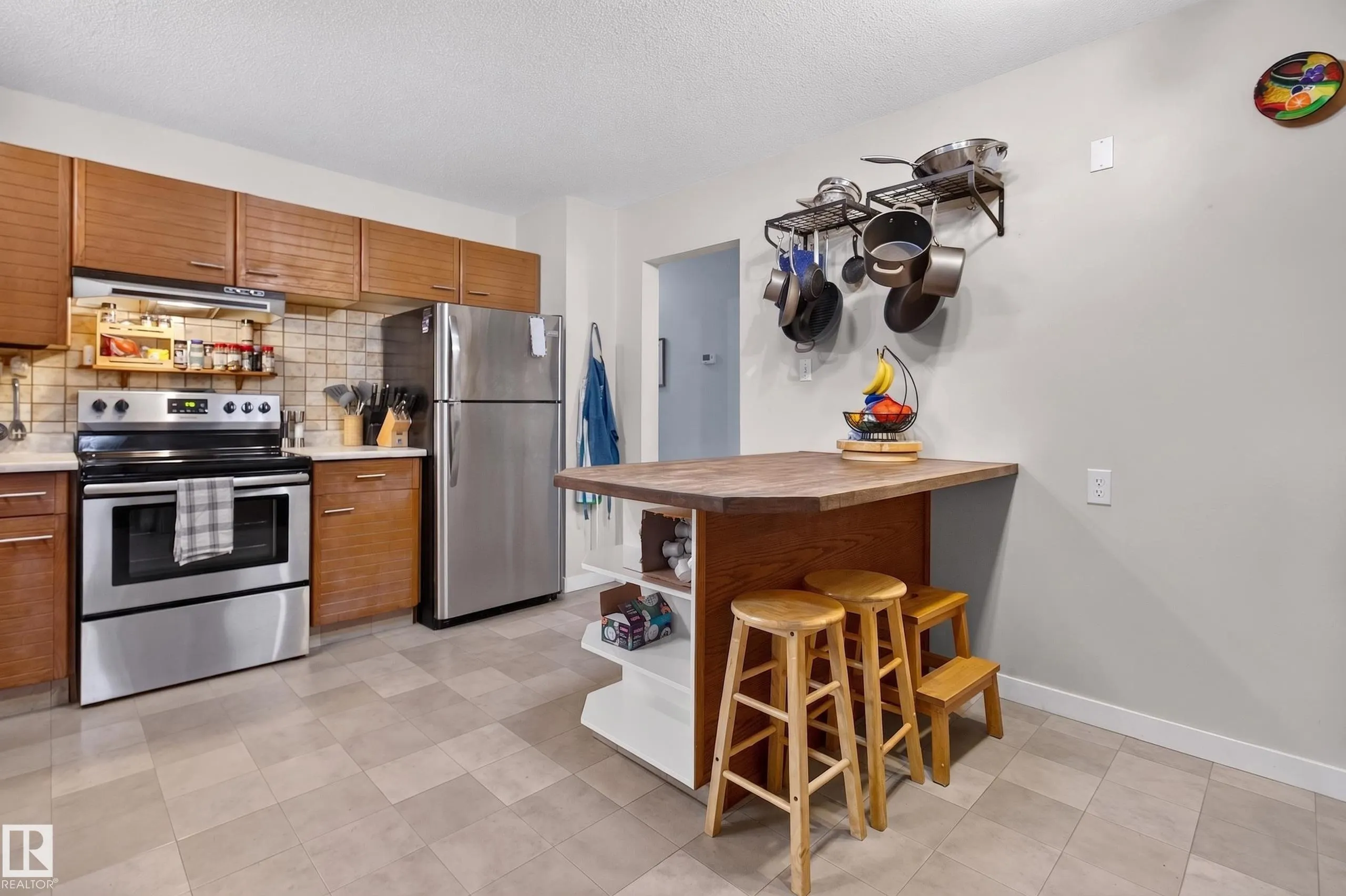 1042 PARKER Drive