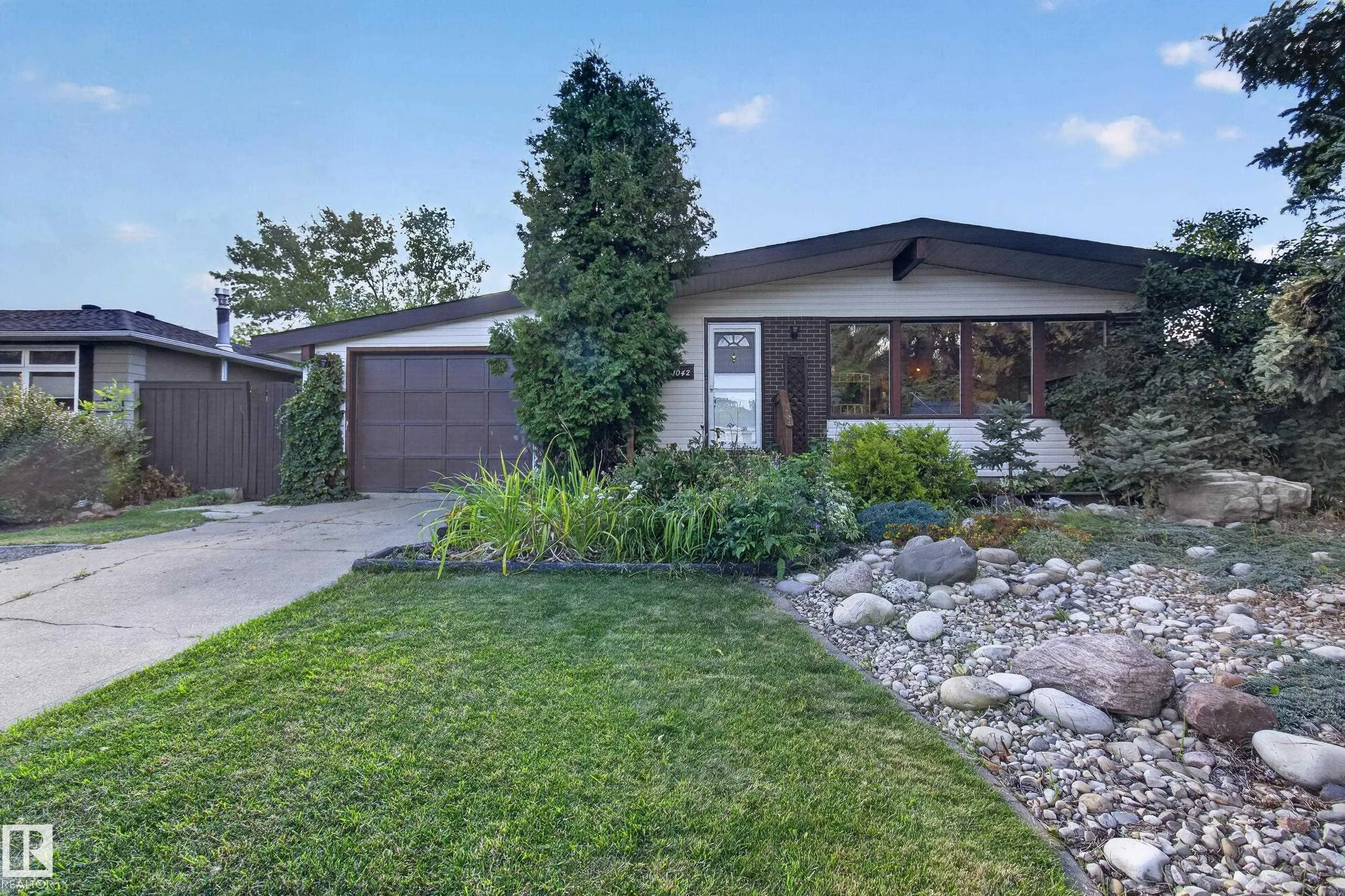 1042 PARKER Drive