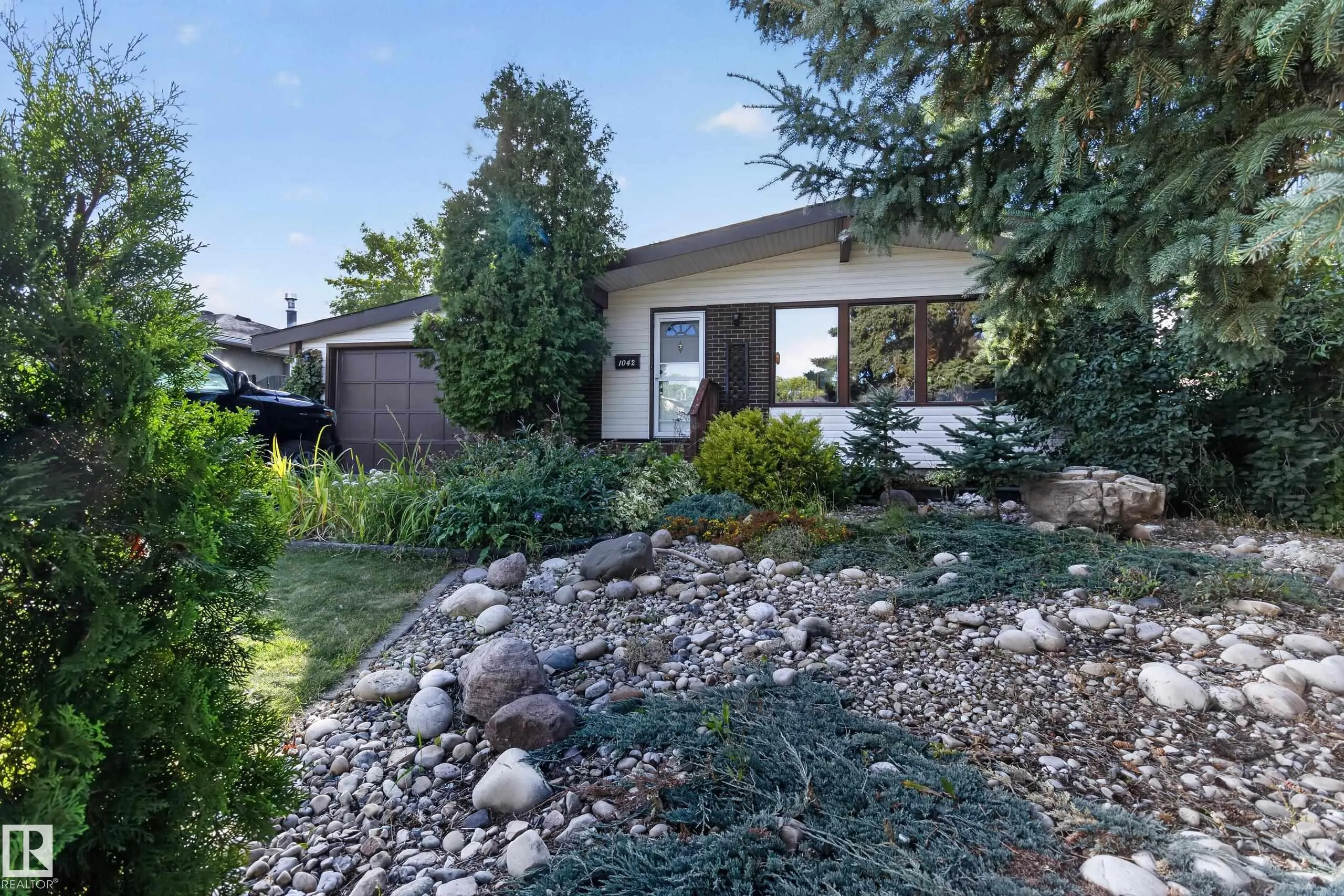 1042 PARKER Drive