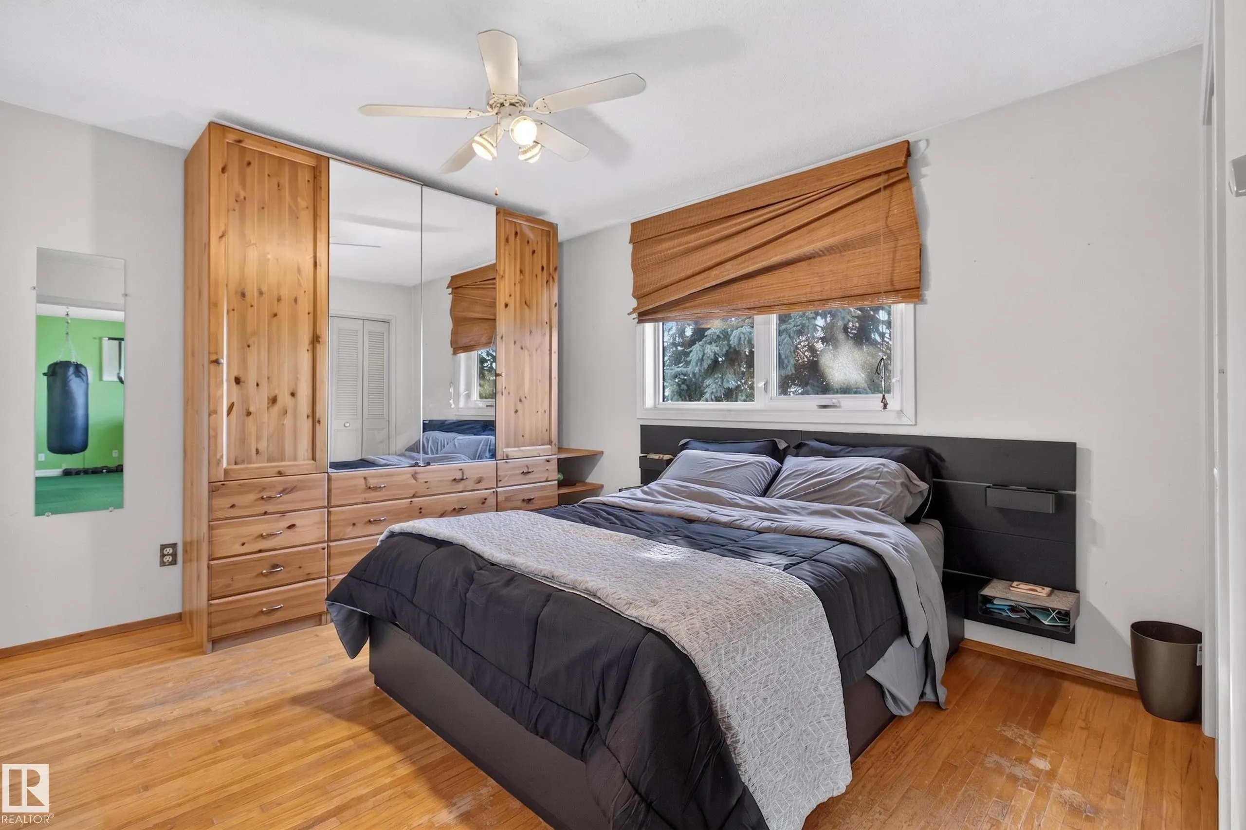 1042 PARKER Drive